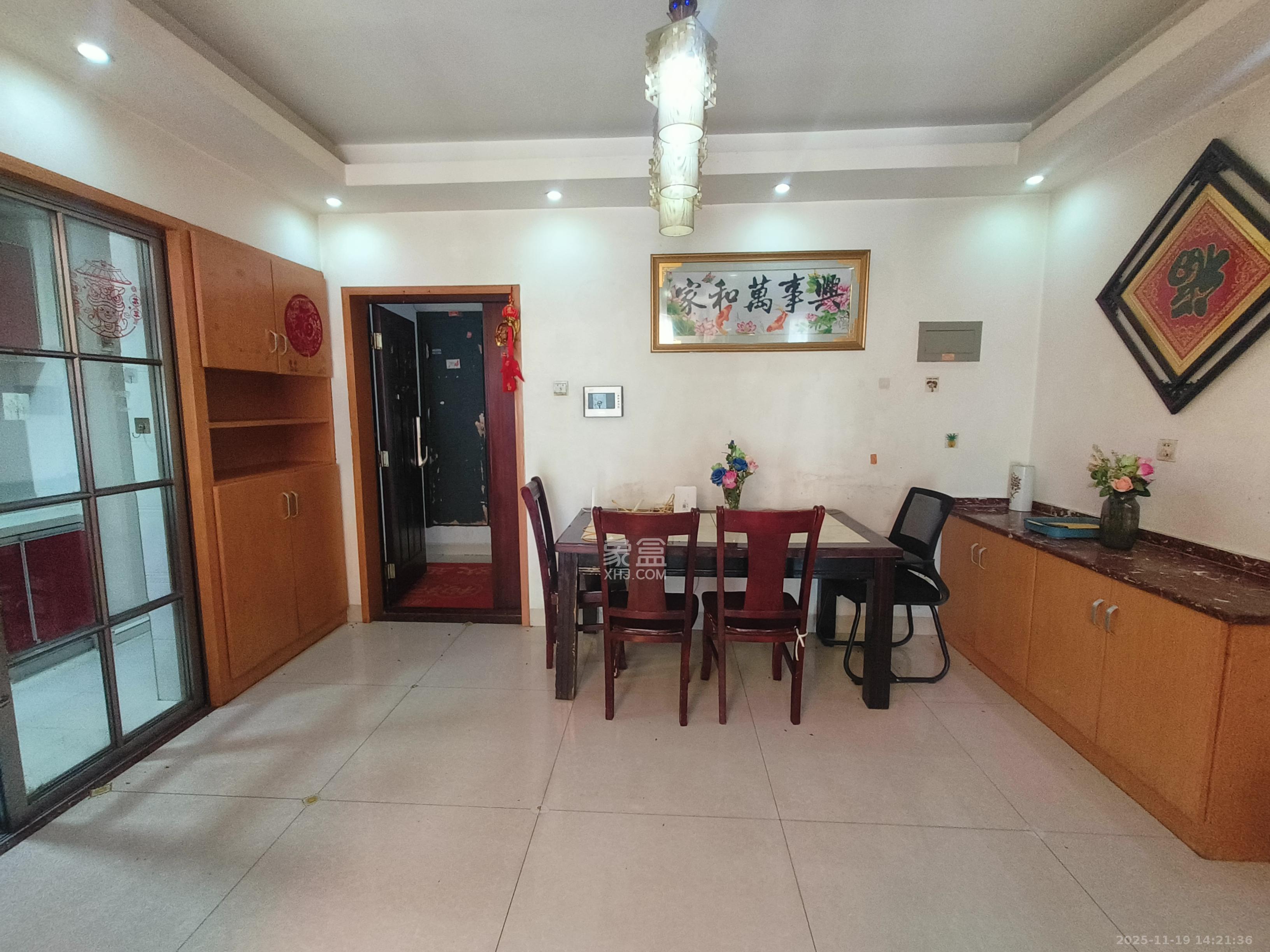 万国城（当代满庭春MOMA）二期  2室2厅1卫    2200.0元/月室内图