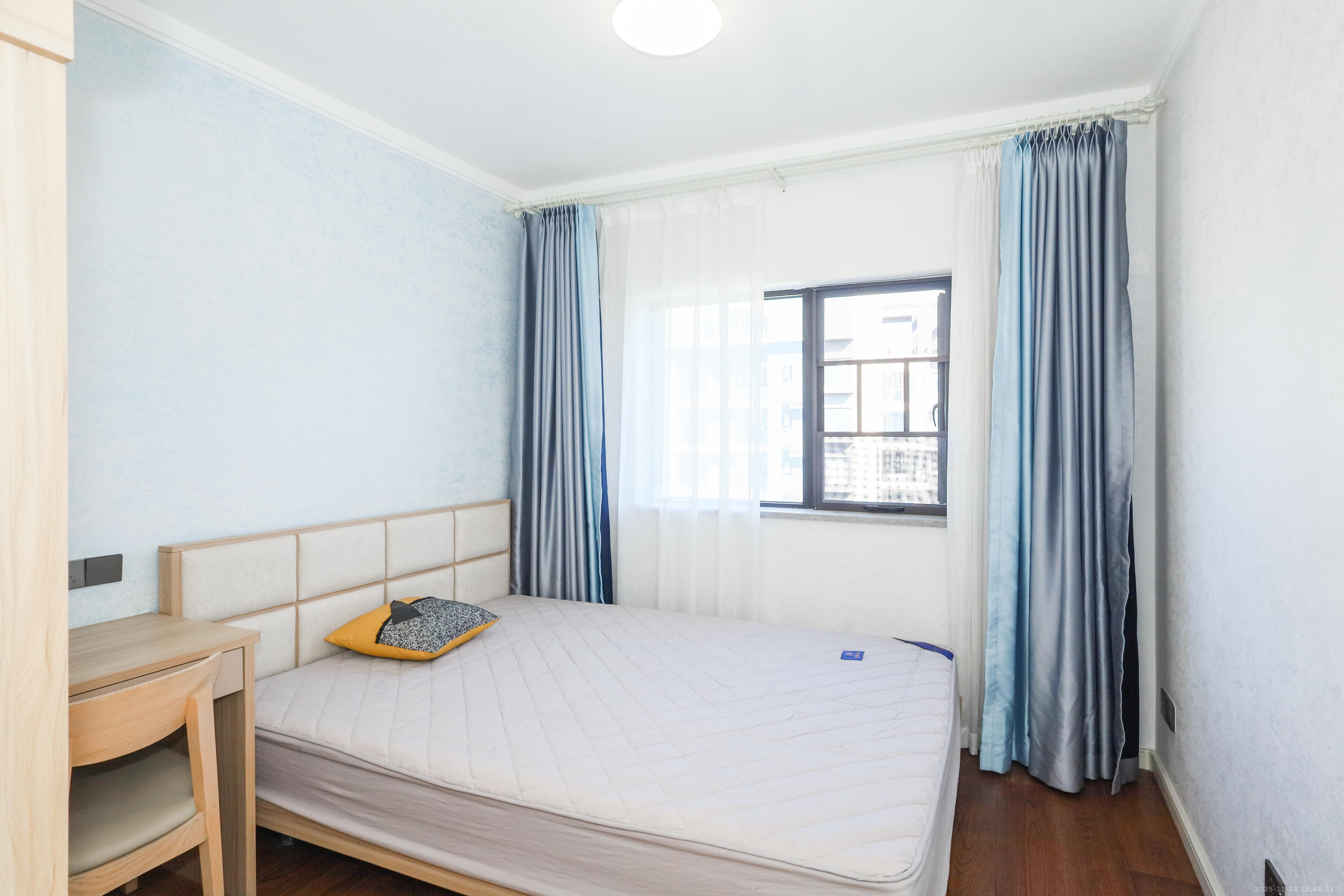 万科金色梦想B区  3室2厅2卫    145.0万卧室