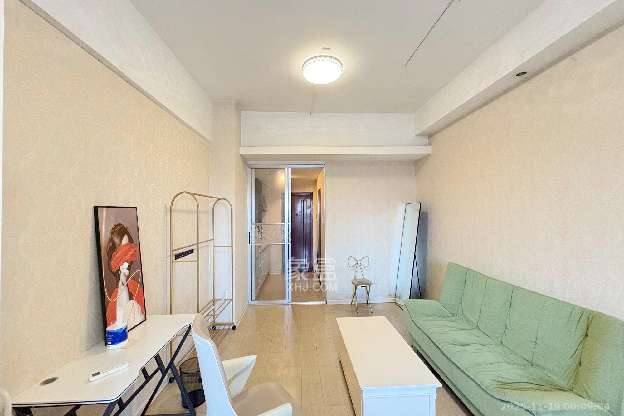 融圣国际  1室1厅1卫    40.0万客厅