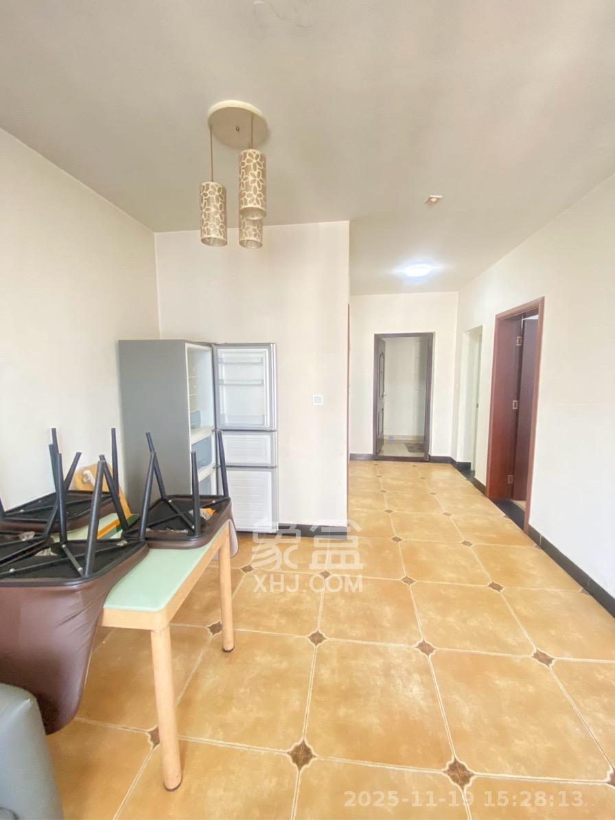 卓越蔚蓝城邦 3室2厅1卫 1800.0元/月 卓越蔚蓝城邦 3室2厅1卫 1800.0元/月室内图