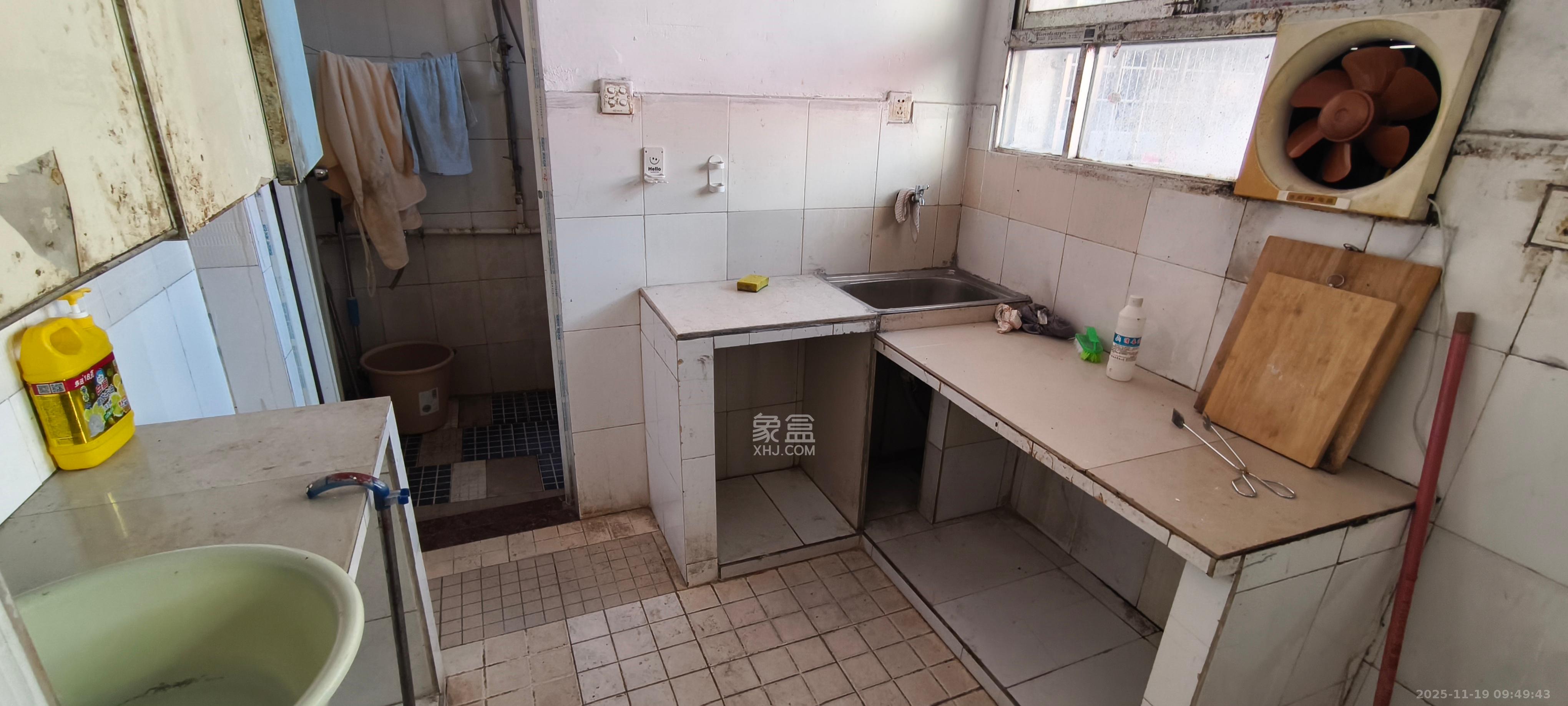 宝塔山私房散盘  4室2厅2卫    3500.0元/月室内图