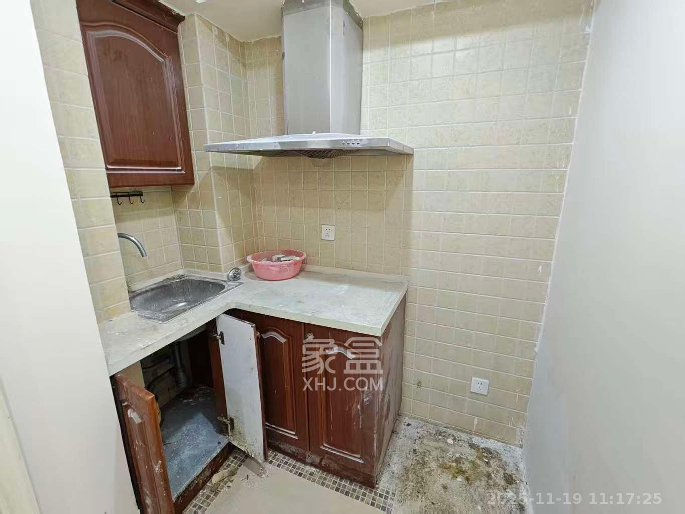 郡原广场 1室1厅1卫 1500.0元/月 郡原广场 1室1厅1卫 1500.0元/月室内图