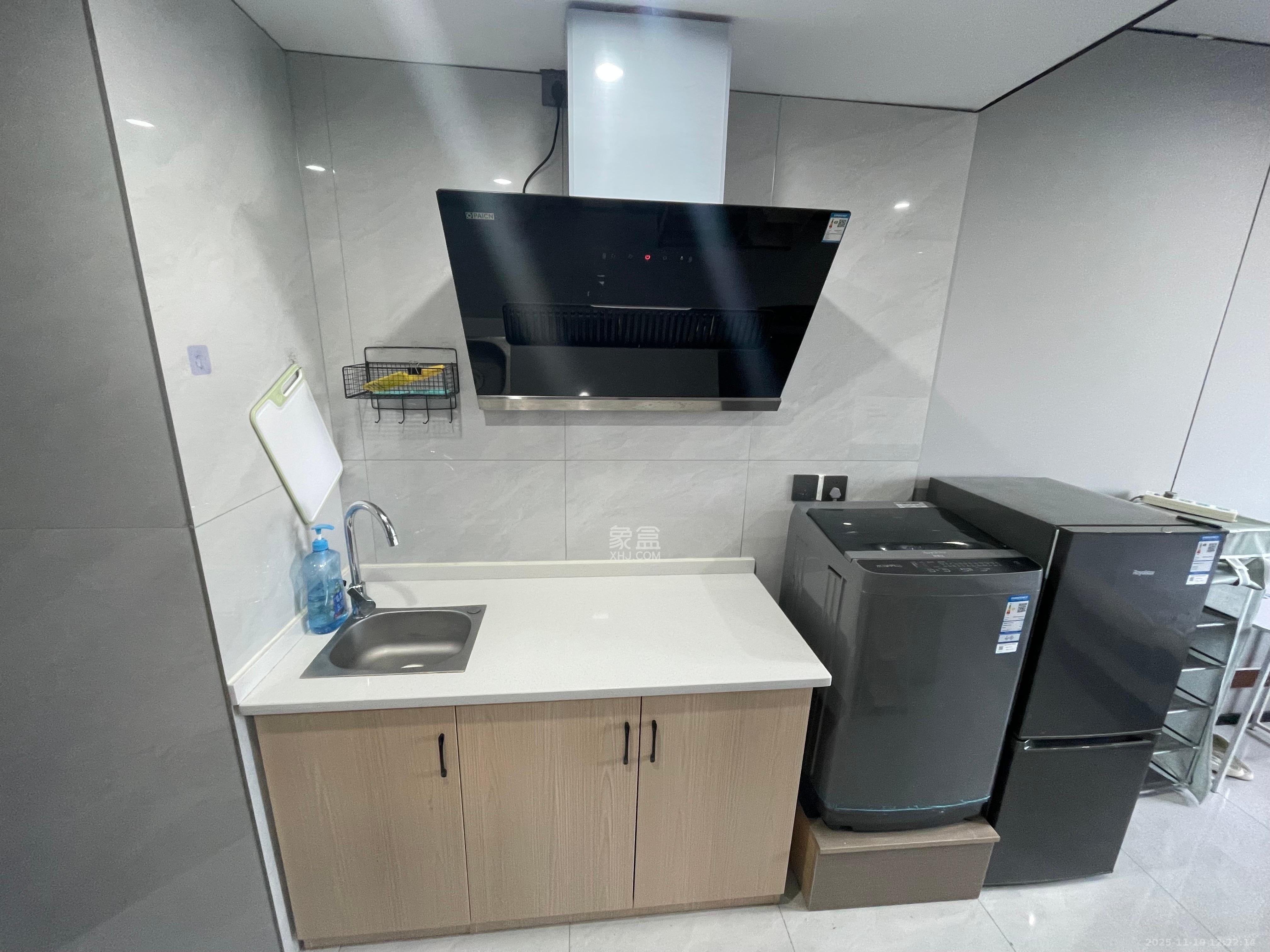 鄱阳汇金中心  1室0厅0卫    1200.0元/月室内图