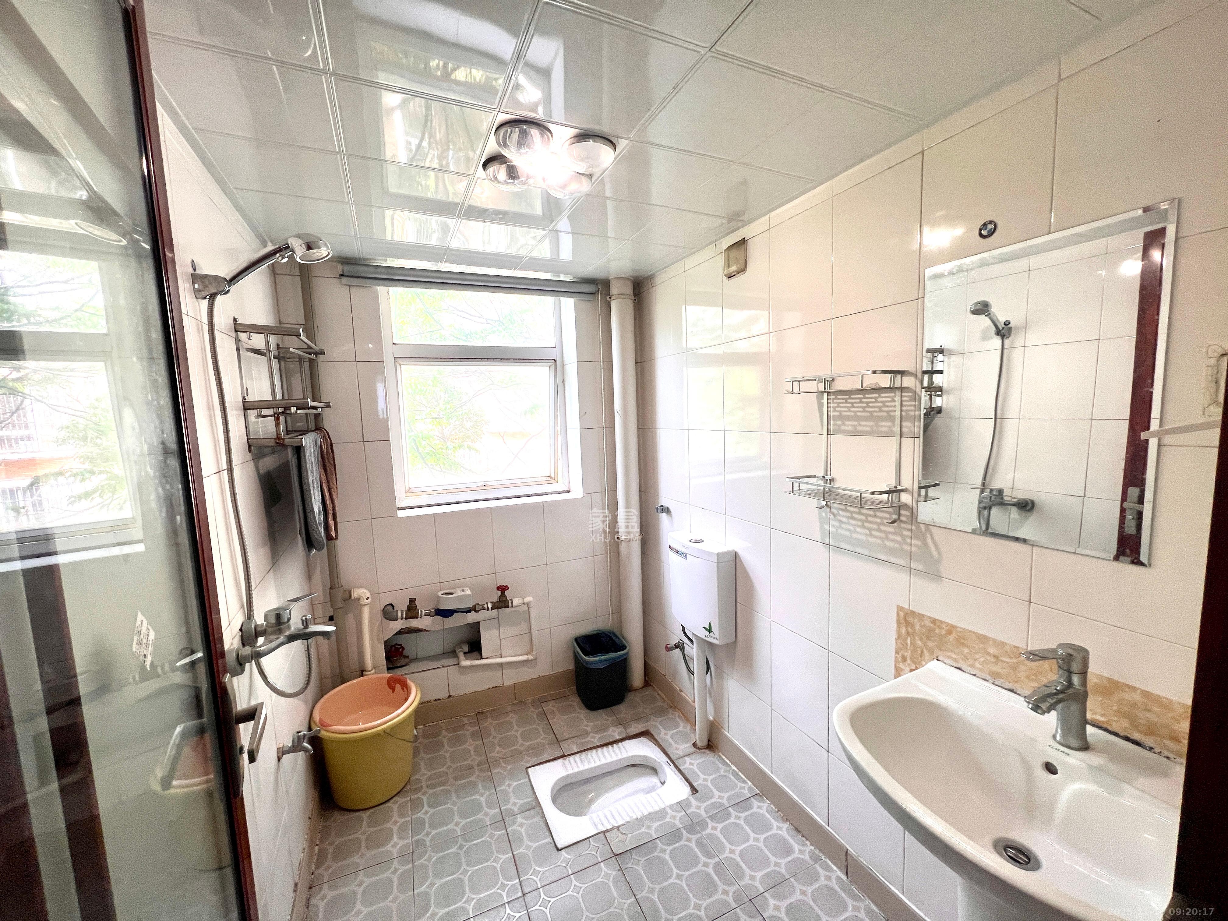 山水庭院  3室2厅1卫    2000.0元/月室内图