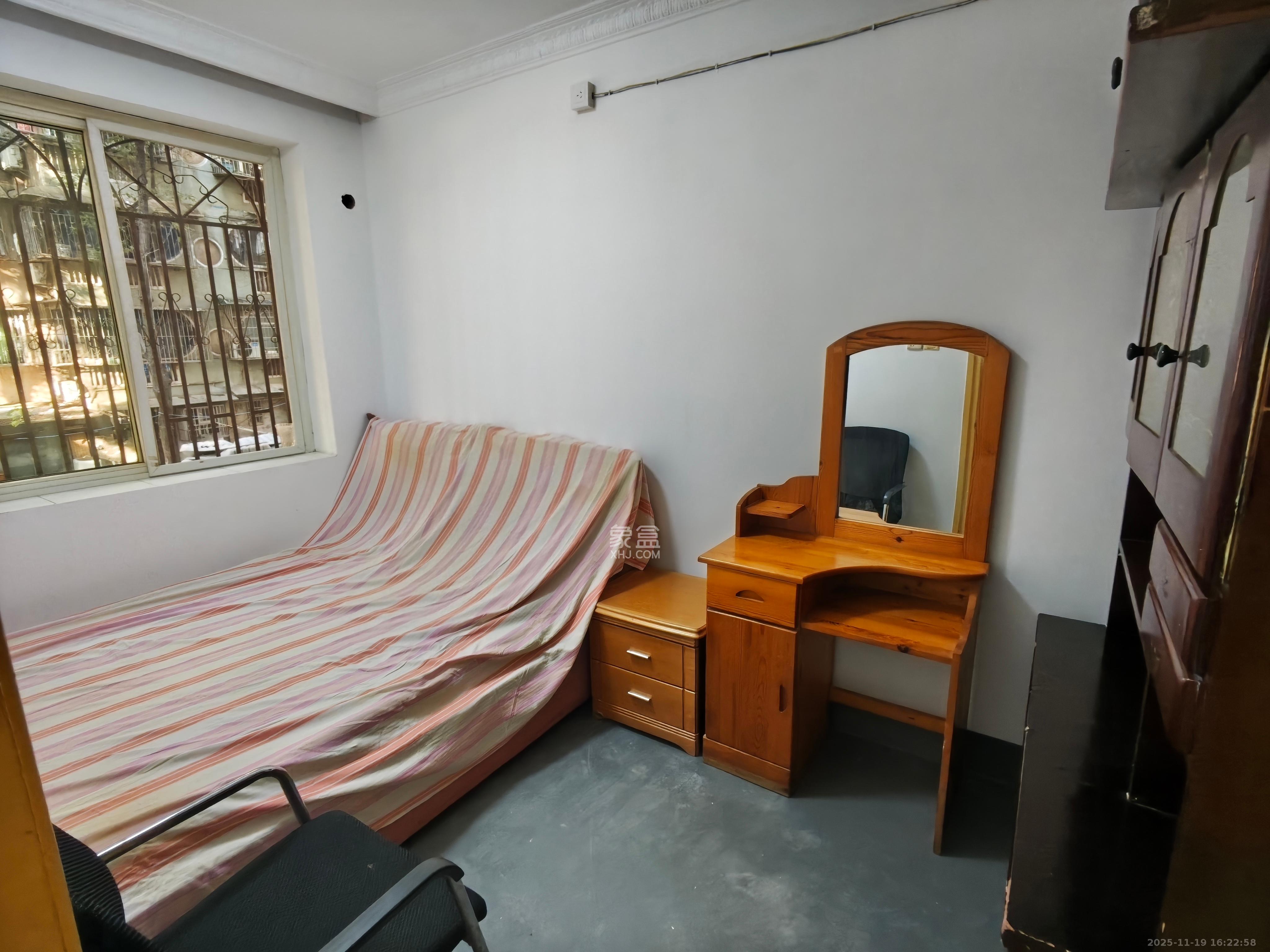 英才园三片  3室2厅1卫    2000.0元/月室内图