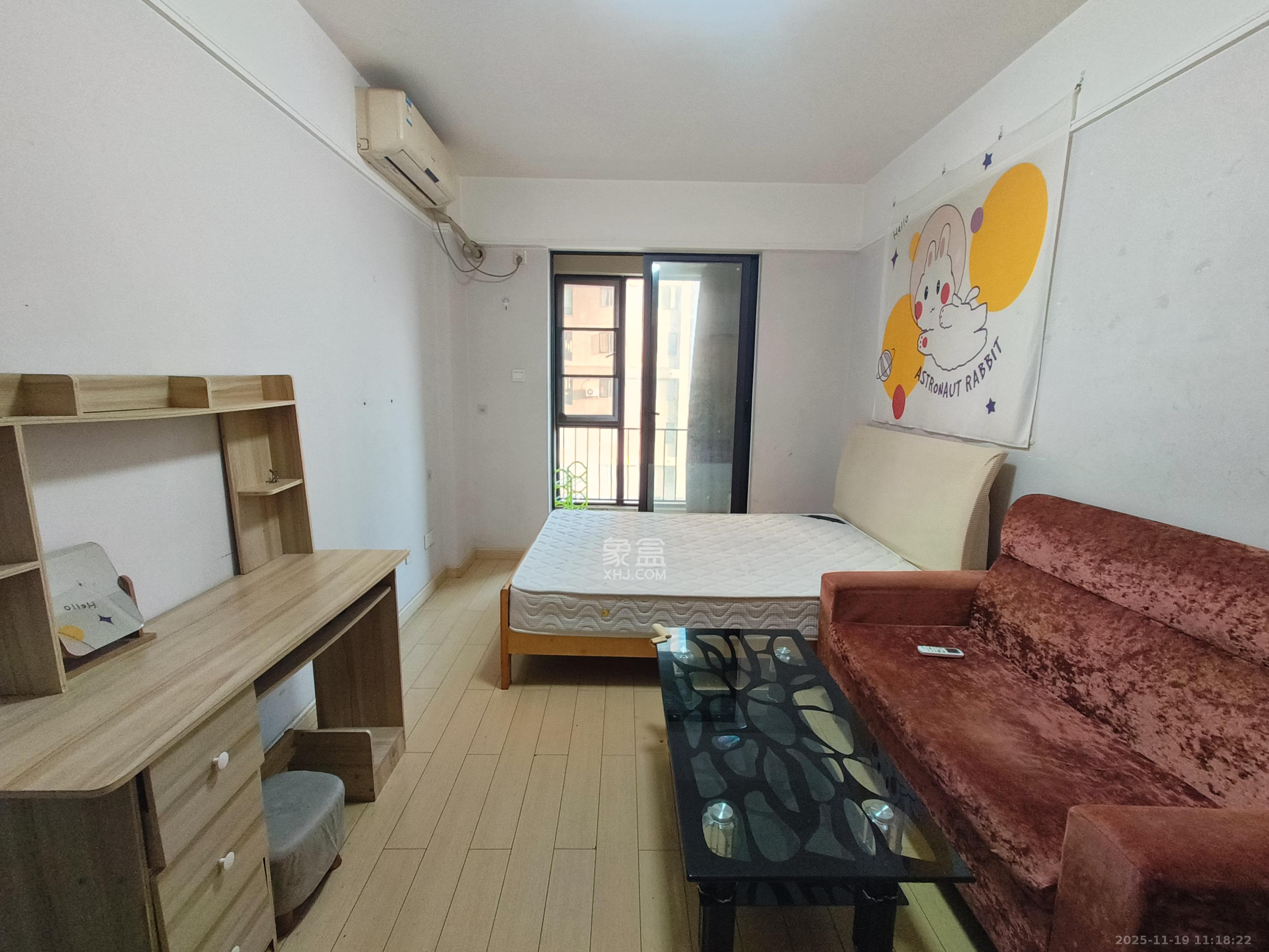 万科城  1室1厅1卫    1250.0元/月