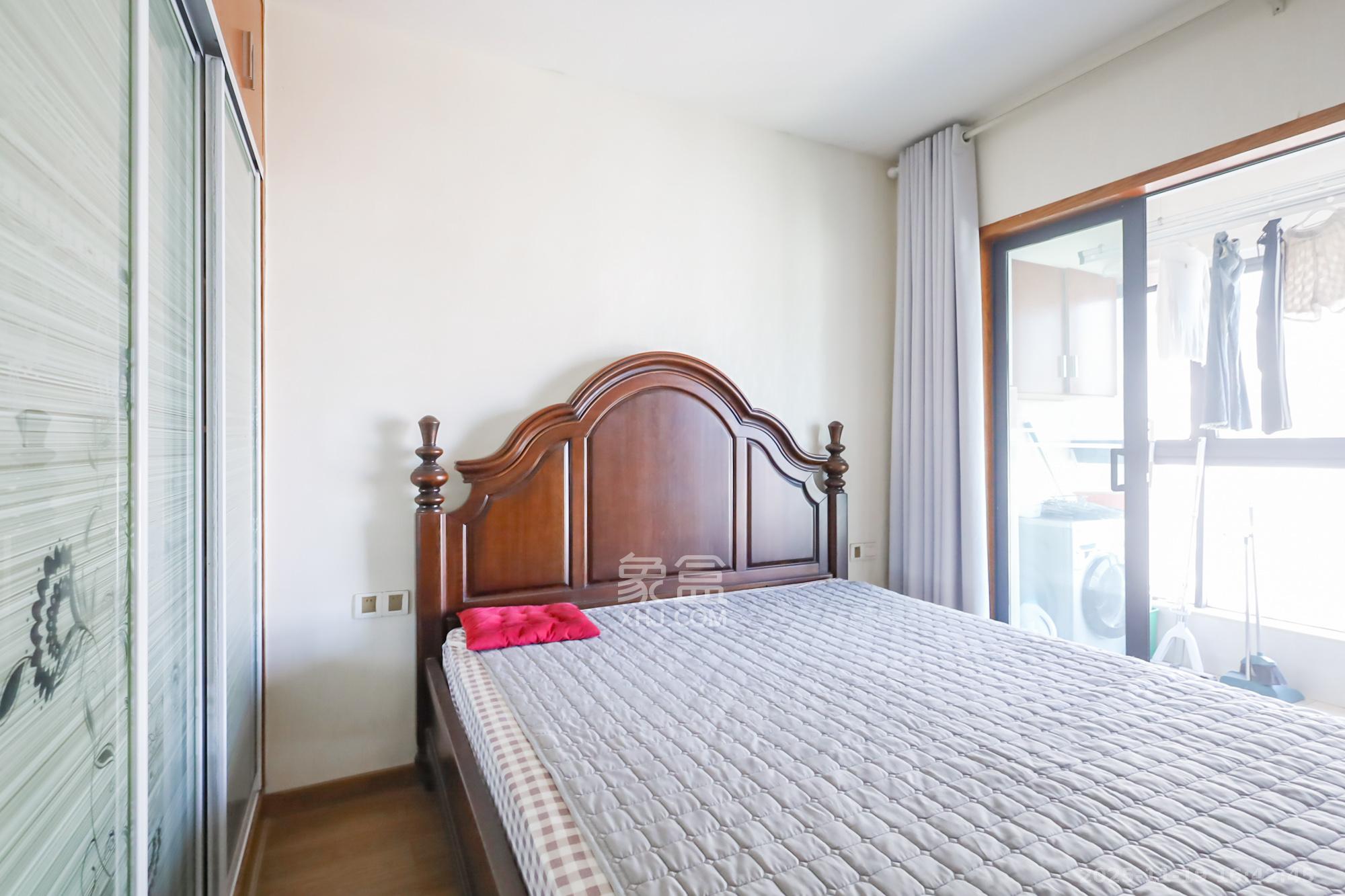 景秀江山  3室2厅2卫    160.0万卧室