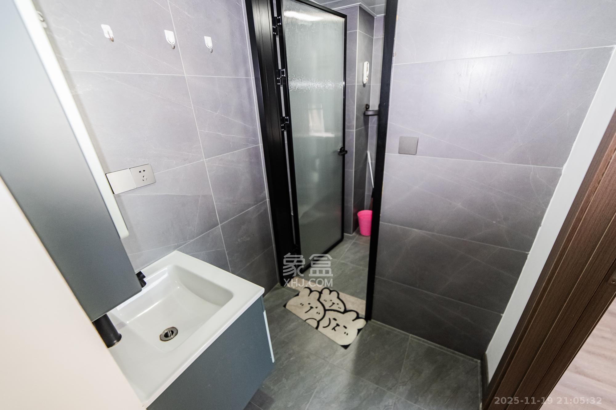 北辰三角洲C3区  3室2厅2卫    180.0万卫生间