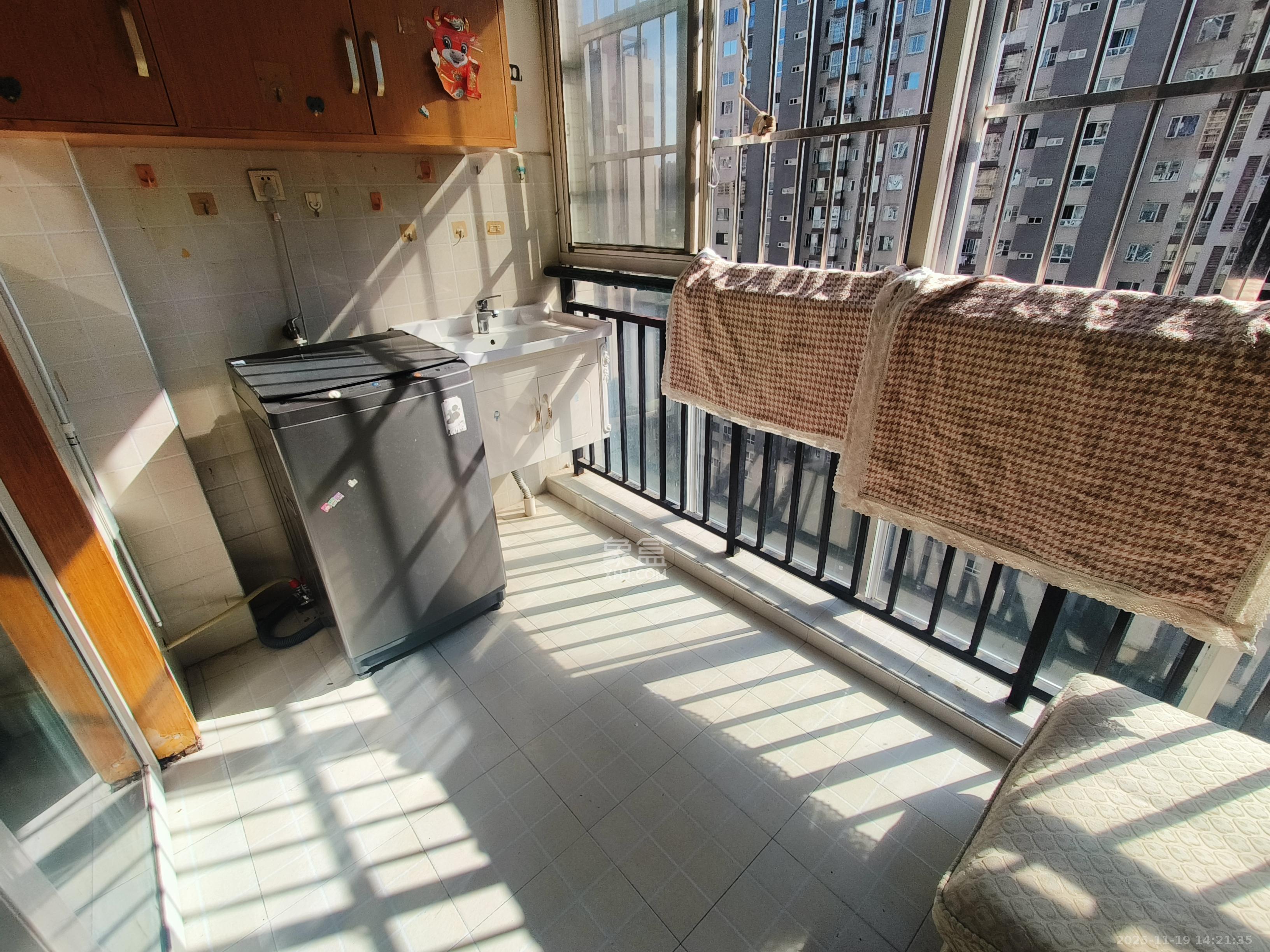 万国城(当代满庭春MOMA)二期 2室2厅1卫 2200.0元/月 万国城(当代满庭春MOMA)二期 2室2厅1卫 2200.0元/月室内图