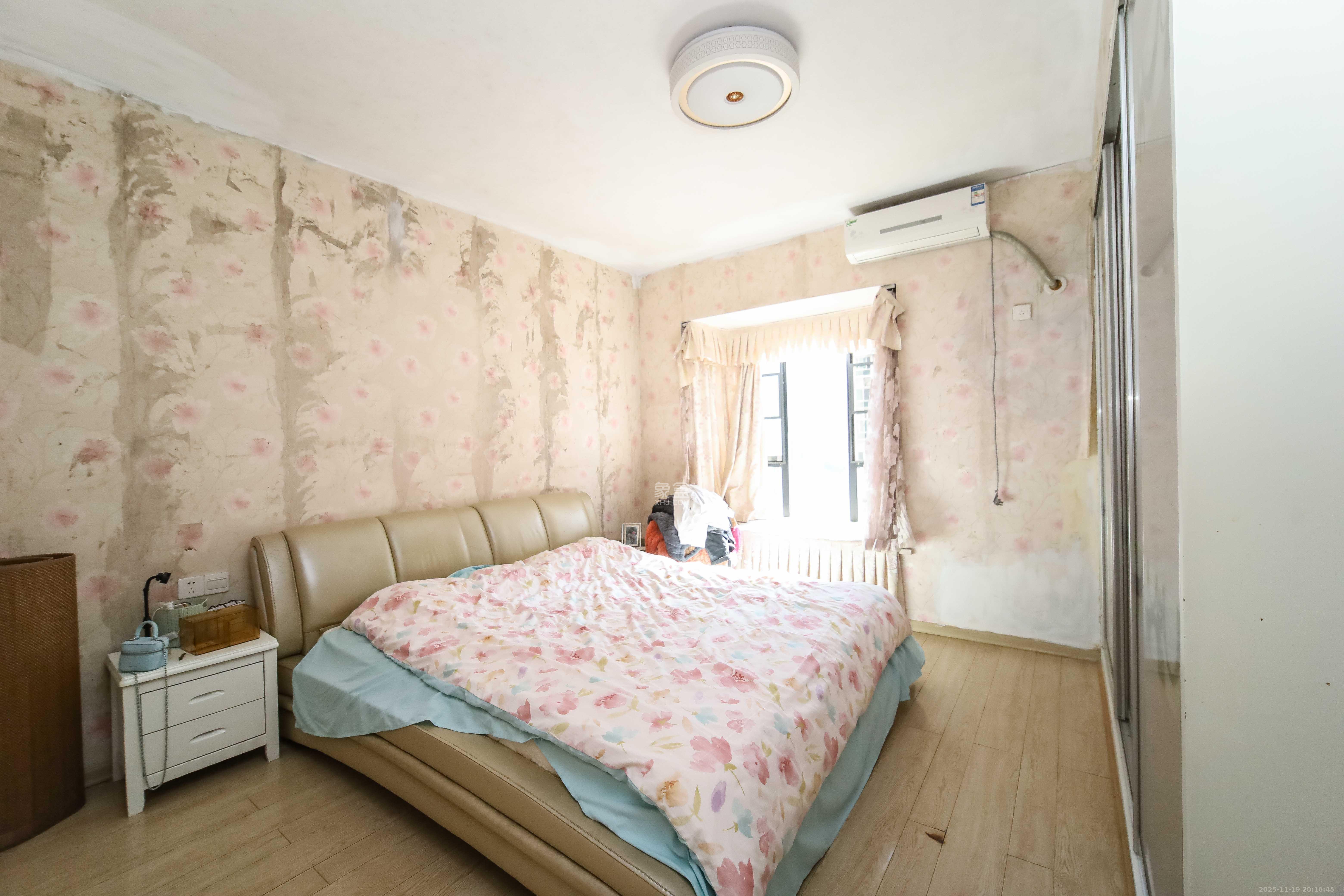 鸿基橄榄君庭  4室2厅2卫    130.0万卧室