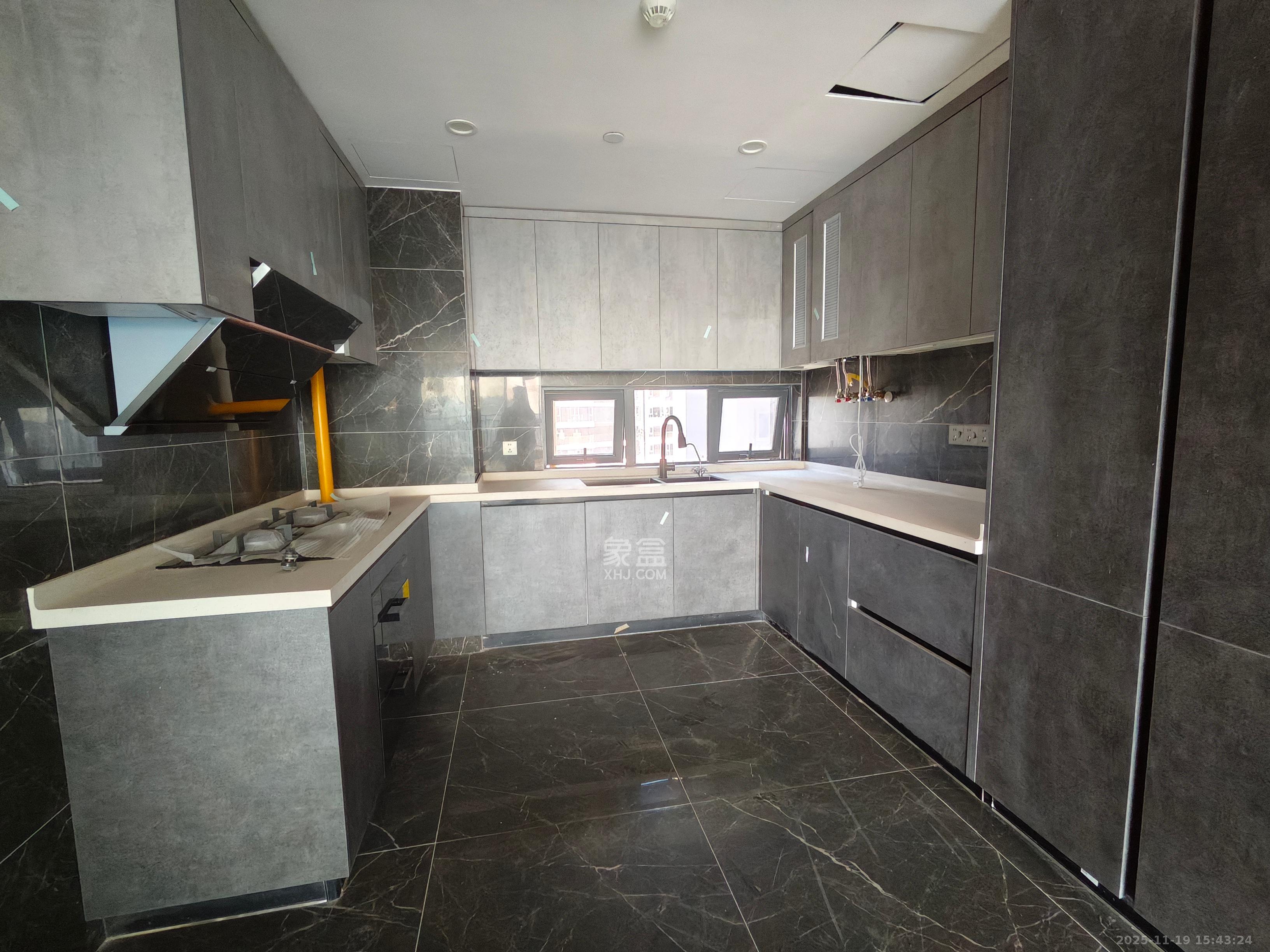 绿地麓云国际一期  6室2厅3卫    7500.0元/月室内图