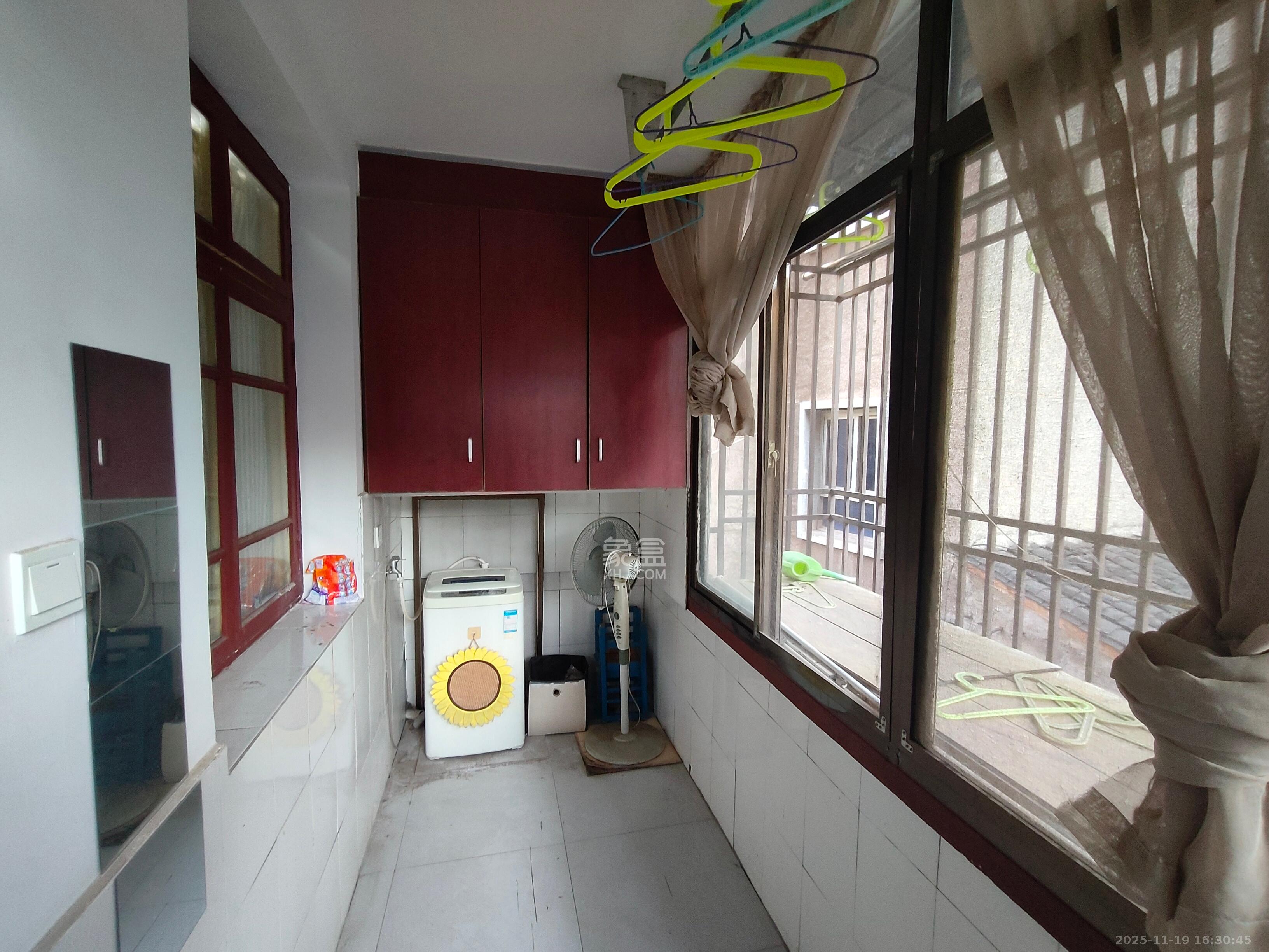 青山祠社区 1室1厅1卫 1600.0元/月 青山祠社区 1室1厅1卫 1600.0元/月室内图