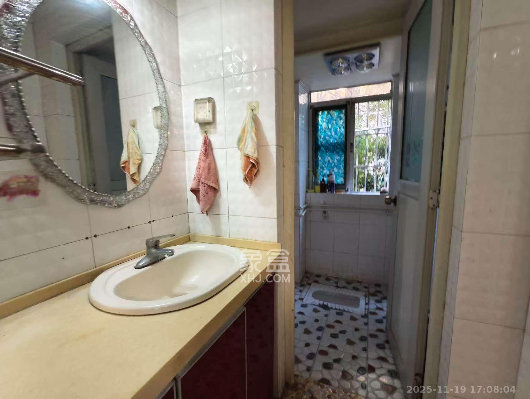 新世纪家园  3室2厅2卫    2400.0元/月室内图