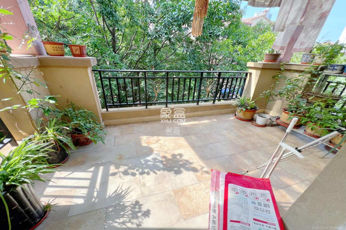 中城丽景香山园 4室2厅2卫 3600.0元/月 中城丽景香山园 4室2厅2卫 3600.0元/月室内图