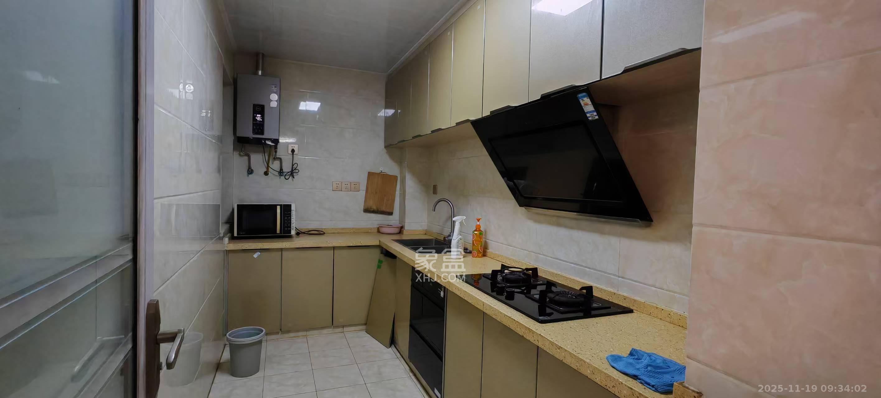 东方美地  3室2厅2卫    2400.0元/月室内图