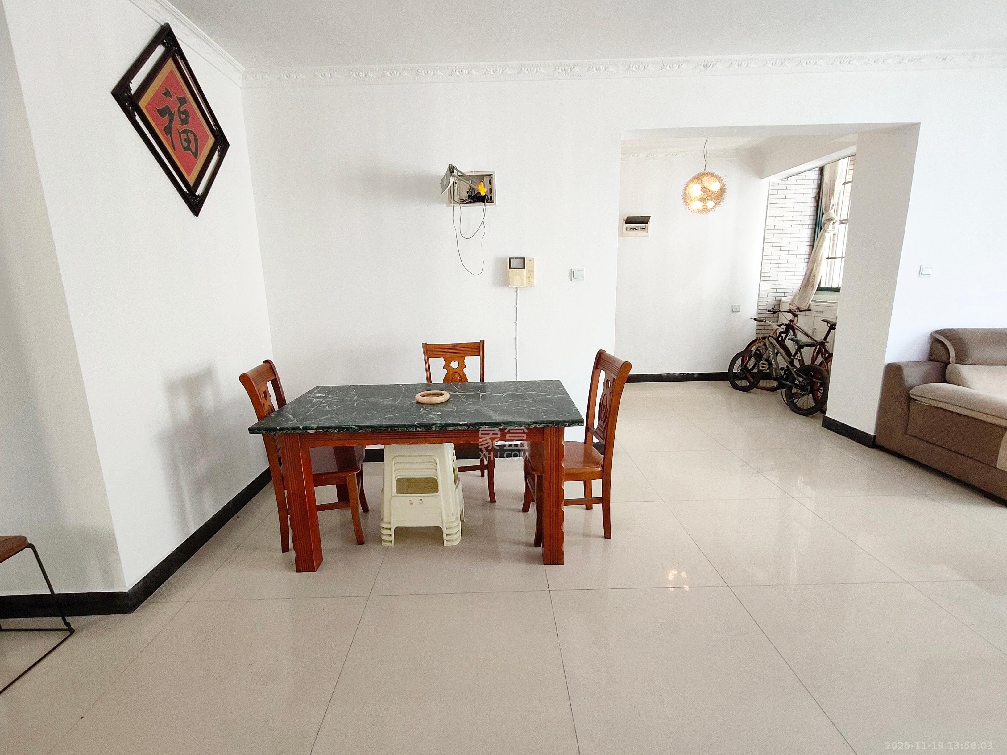 华天LOHO小镇 3室2厅1卫 1600.0元/月 华天LOHO小镇 3室2厅1卫 1600.0元/月室内图