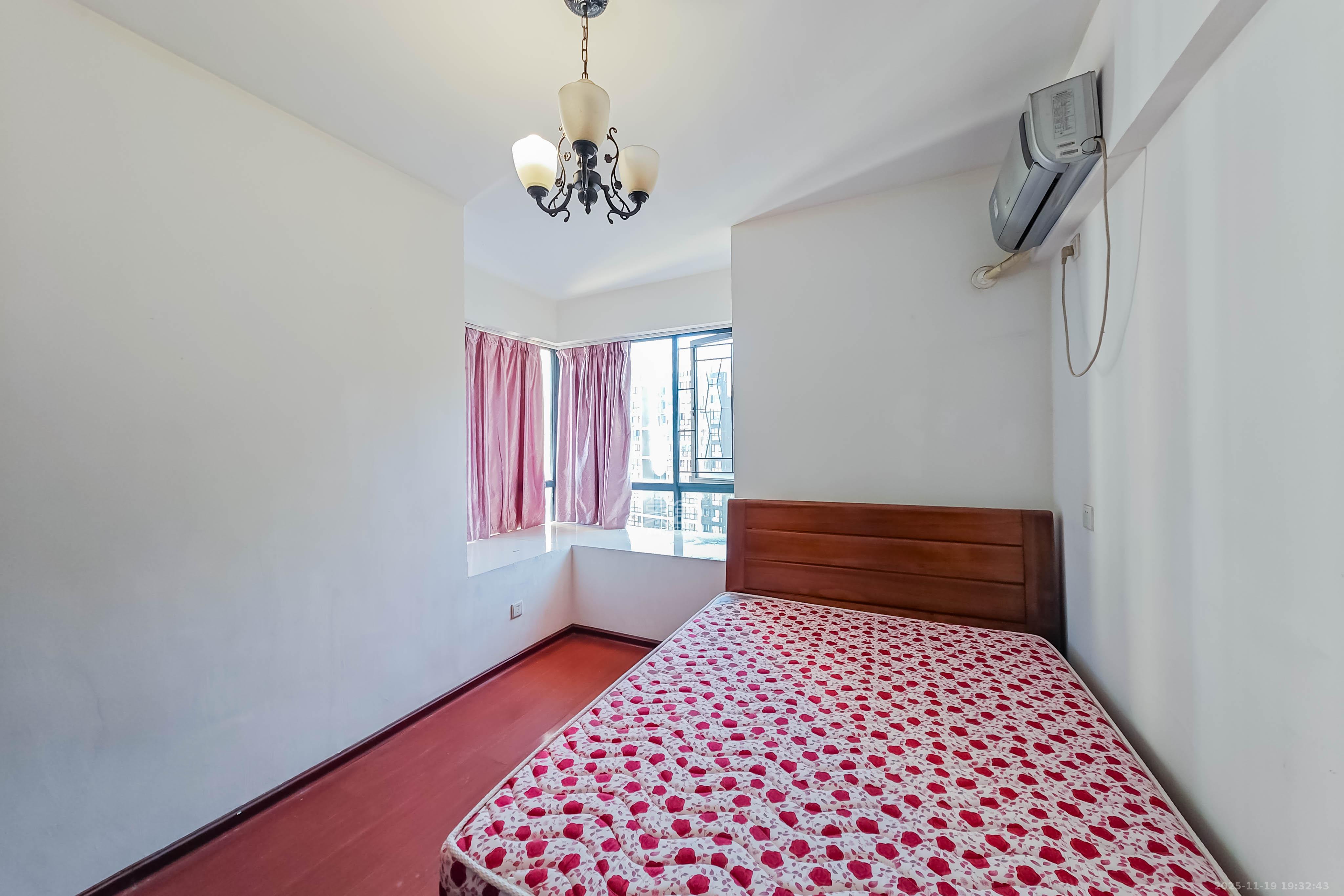 融科东南海  1室2厅1卫    65.0万卧室