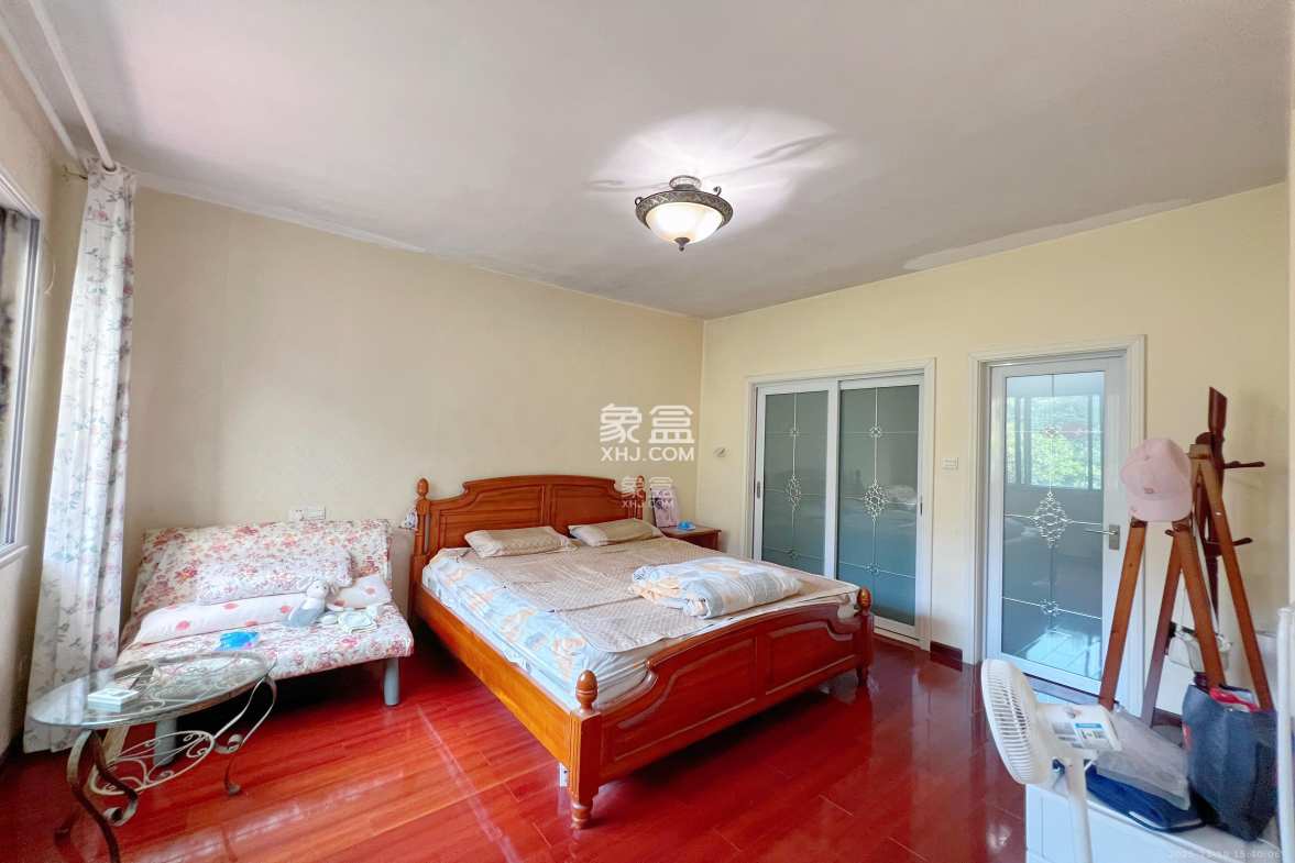 中城丽景香山园 4室2厅2卫 3600.0元/月 中城丽景香山园 4室2厅2卫 3600.0元/月室内图