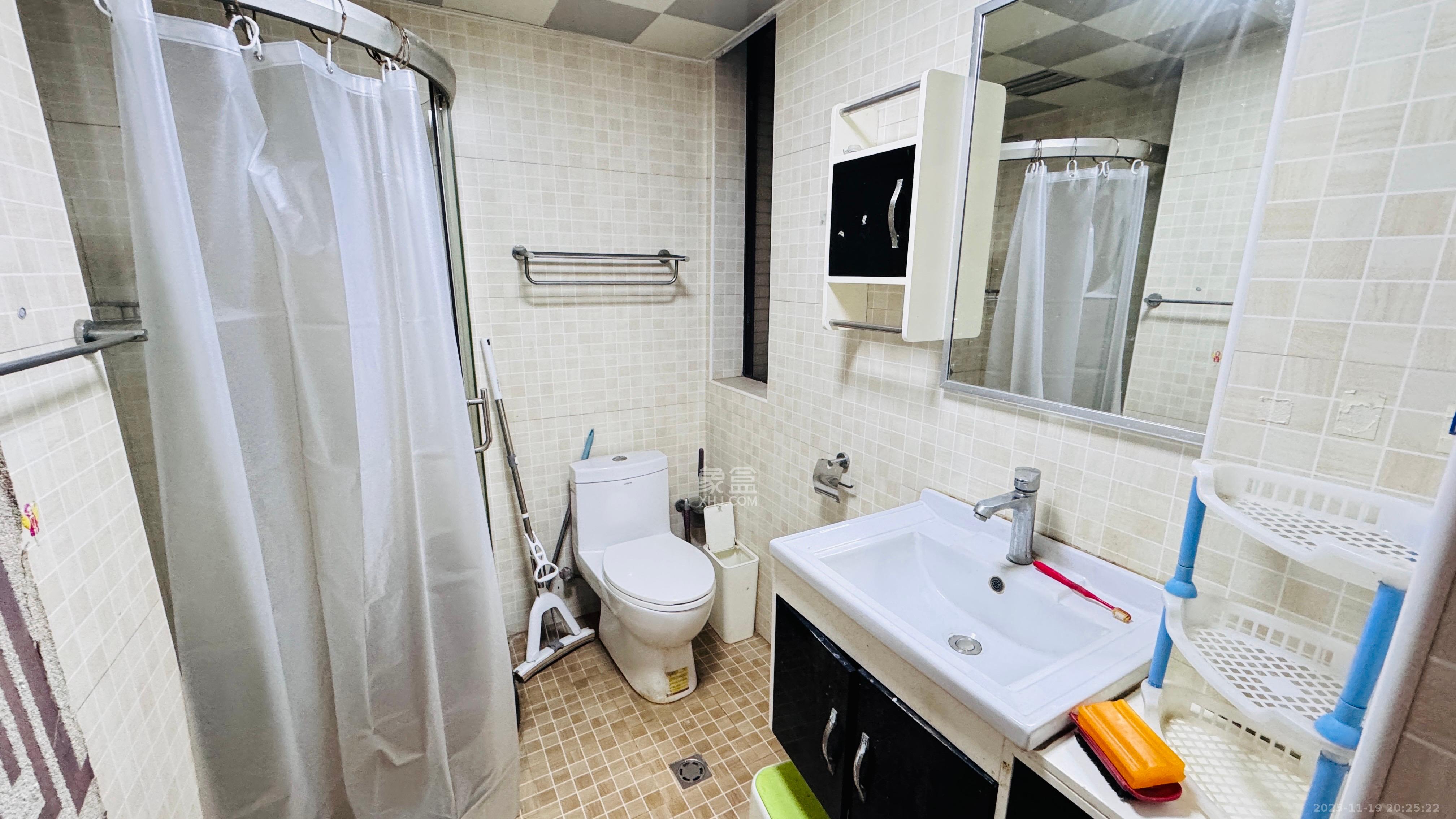 保利麓谷林语D区  3室2厅1卫    2500.0元/月室内图