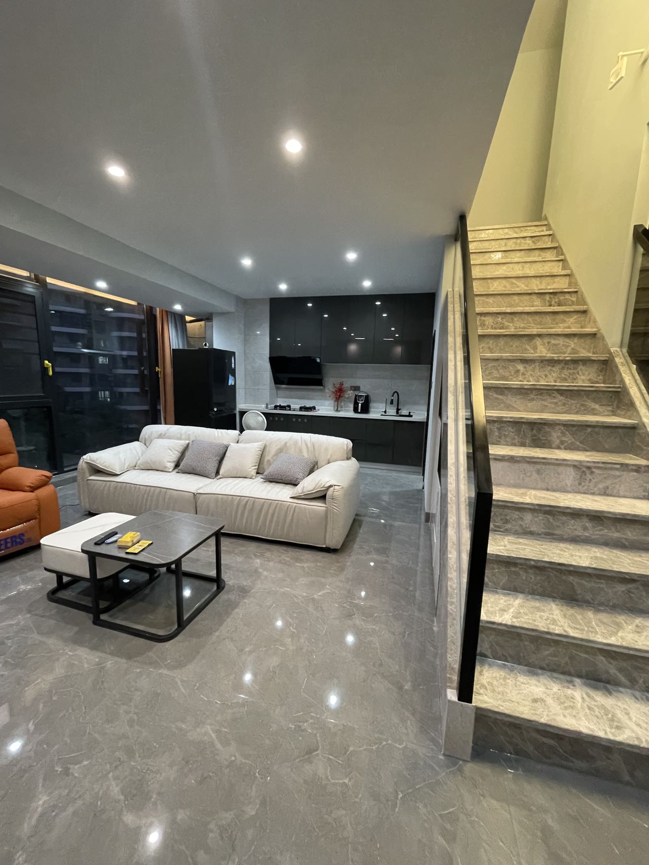 绿地海长流一期  2室2厅2卫    3200.0元/月室内图