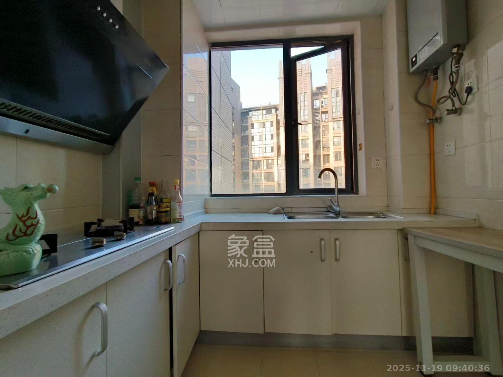 荣盛花语馨苑  3室2厅1卫    2500.0元/月室内图