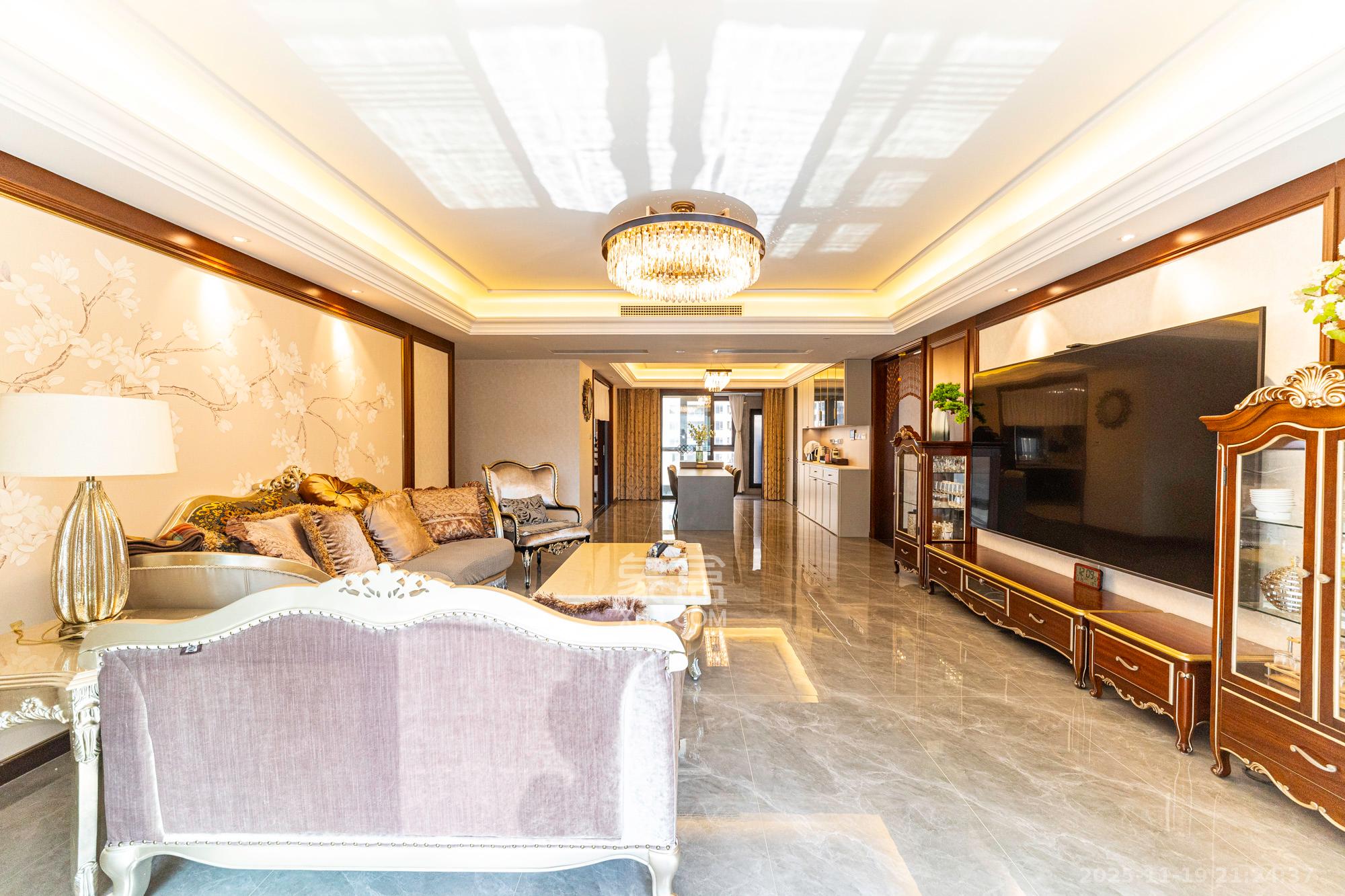 运达锦绣广场 6室2厅4卫 369.88万 运达锦绣广场 6室2厅4卫 369.88万客厅