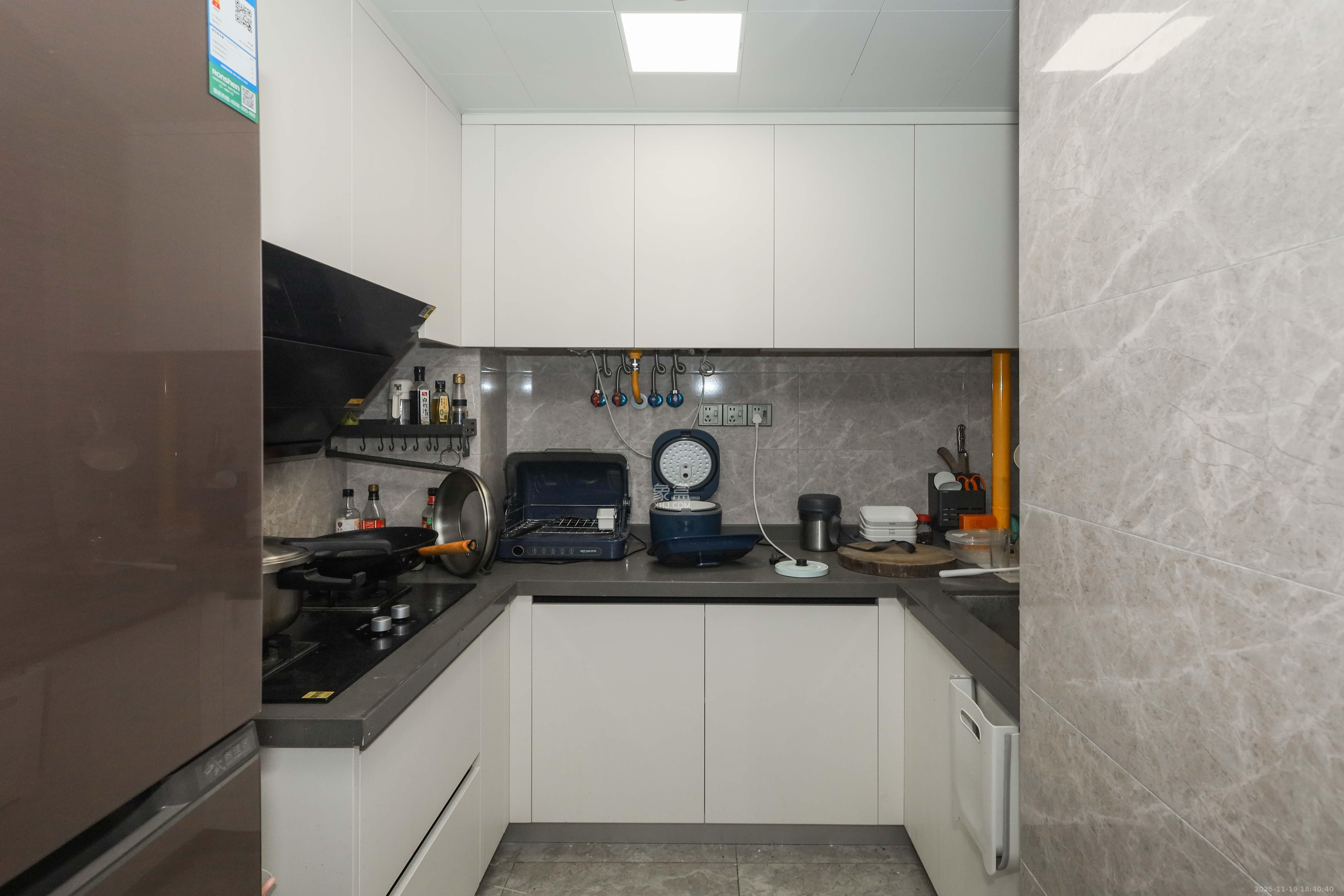 旭辉铂宸府  3室2厅2卫    95.0万厨房