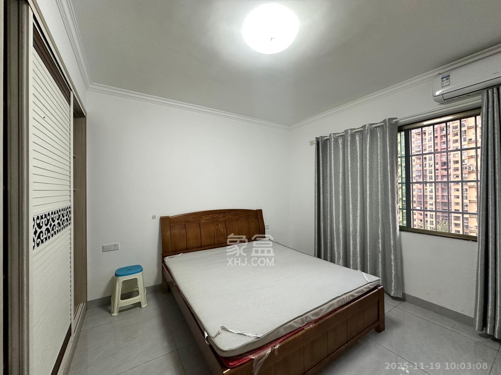 鄱阳佳郡 3室2厅2卫 1900.0元/月 鄱阳佳郡 3室2厅2卫 1900.0元/月室内图