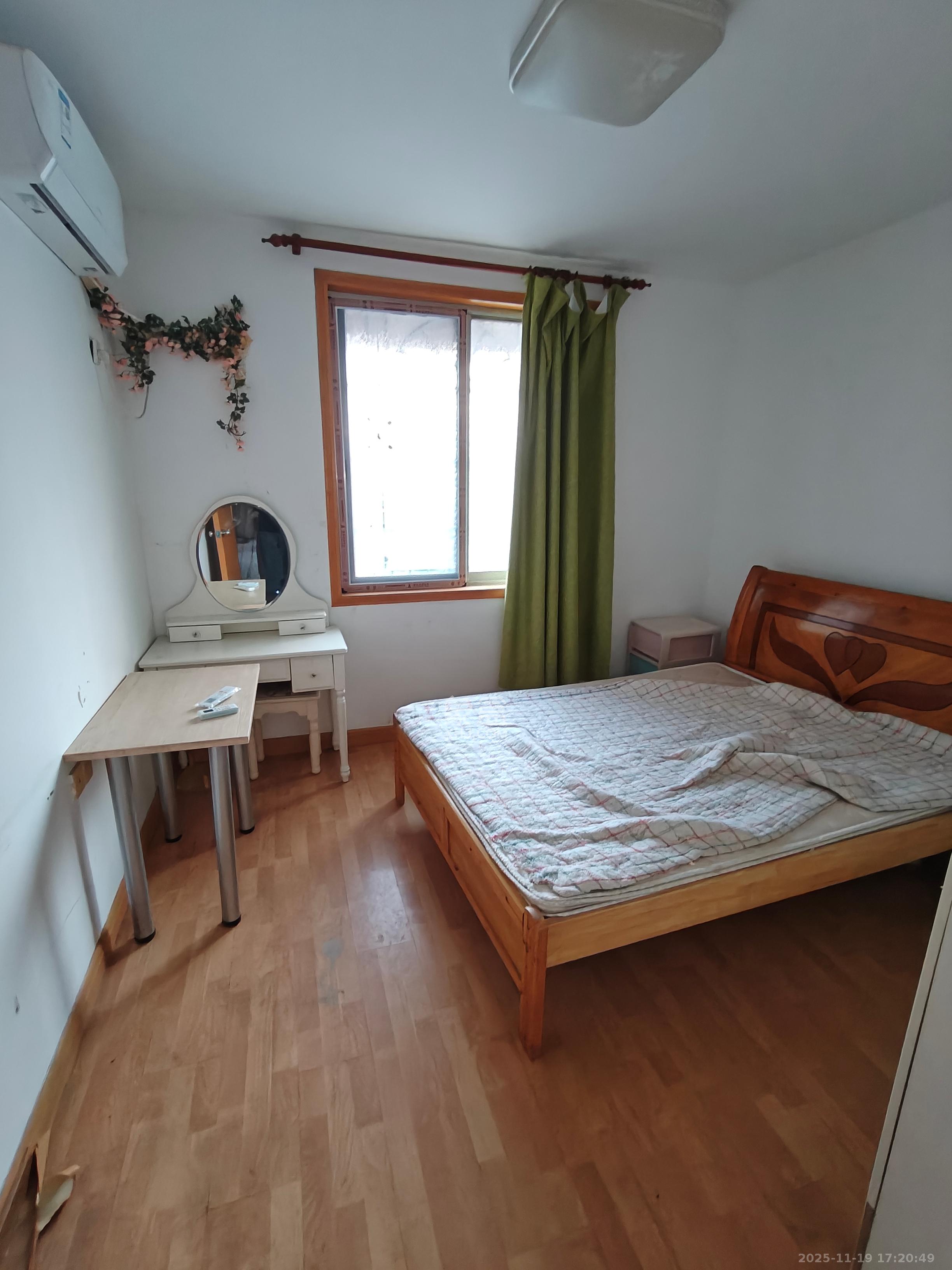 狮子山二片  1室2厅1卫    1300.0元/月室内图