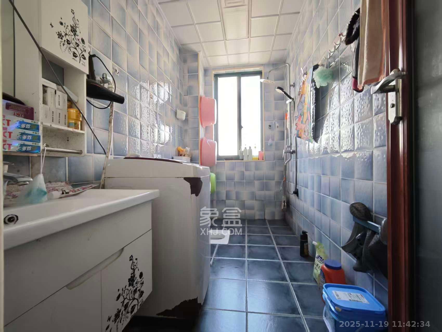 新城璟隽(麓华新城) 4室2厅3卫 72.0万 新城璟隽(麓华新城) 4室2厅3卫 72.0万室内图