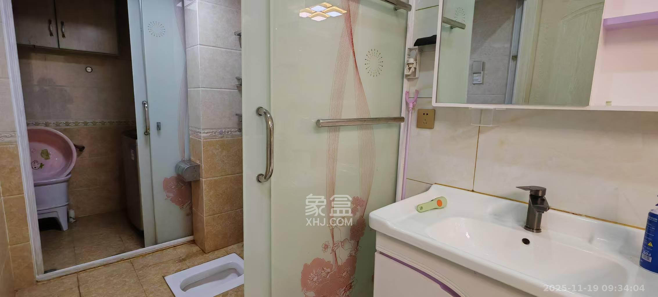 东方美地  3室2厅2卫    2400.0元/月室内图