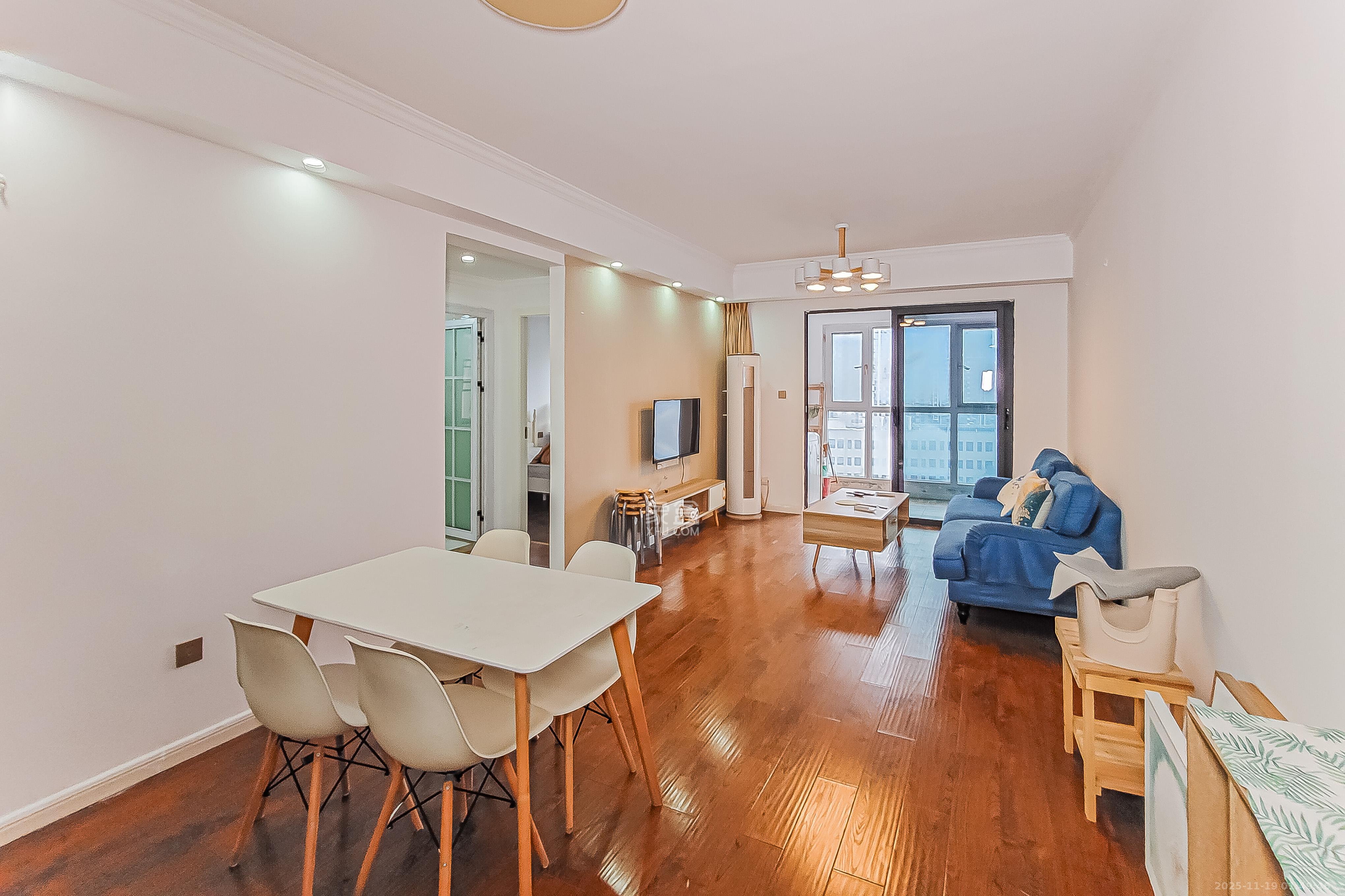 建发中央公园(建发美地) 2室2厅1卫 98.0万 建发中央公园(建发美地) 2室2厅1卫 98.0万客厅