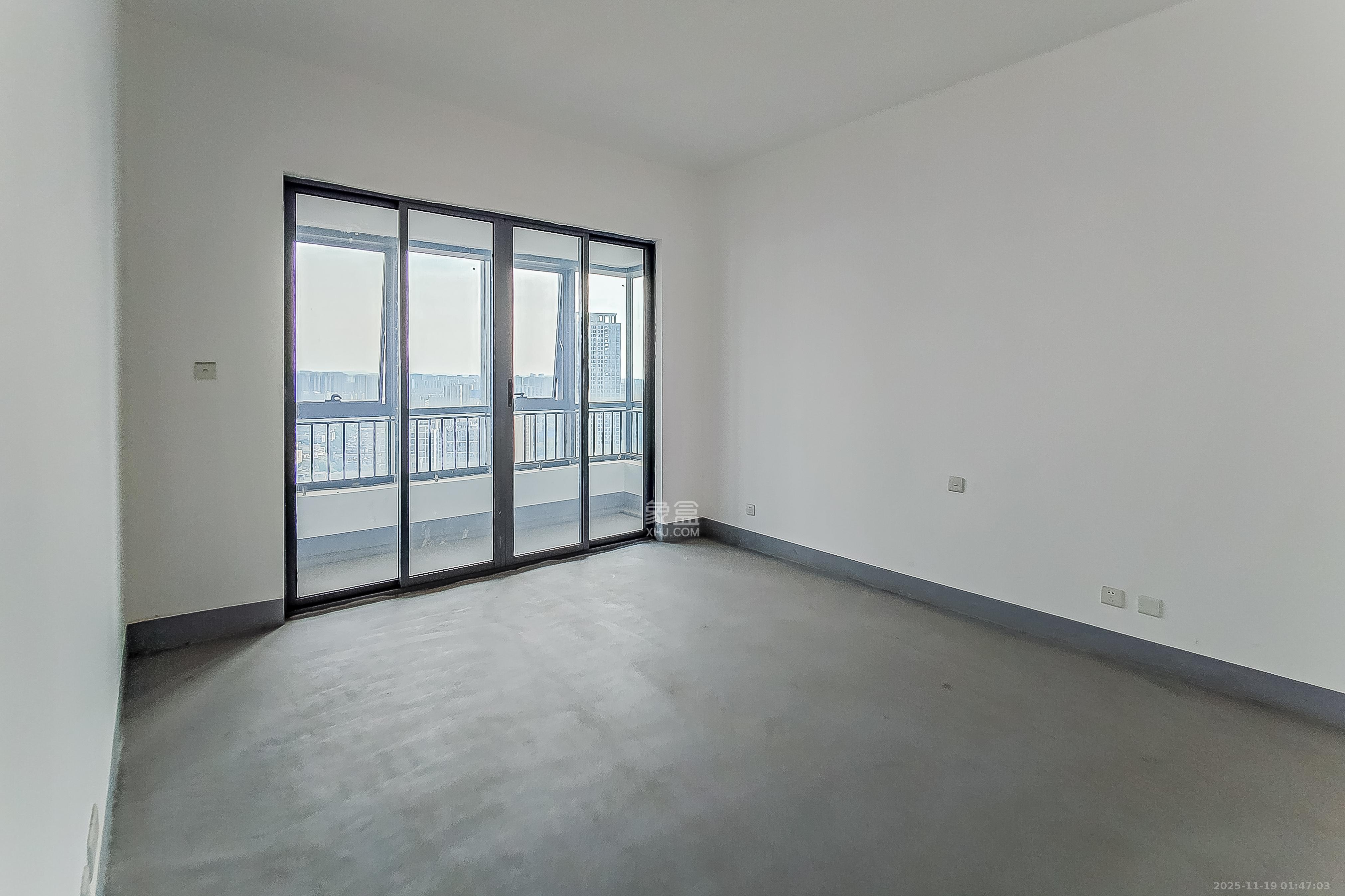 保利国际广场  4室2厅4卫    550.0万卧室