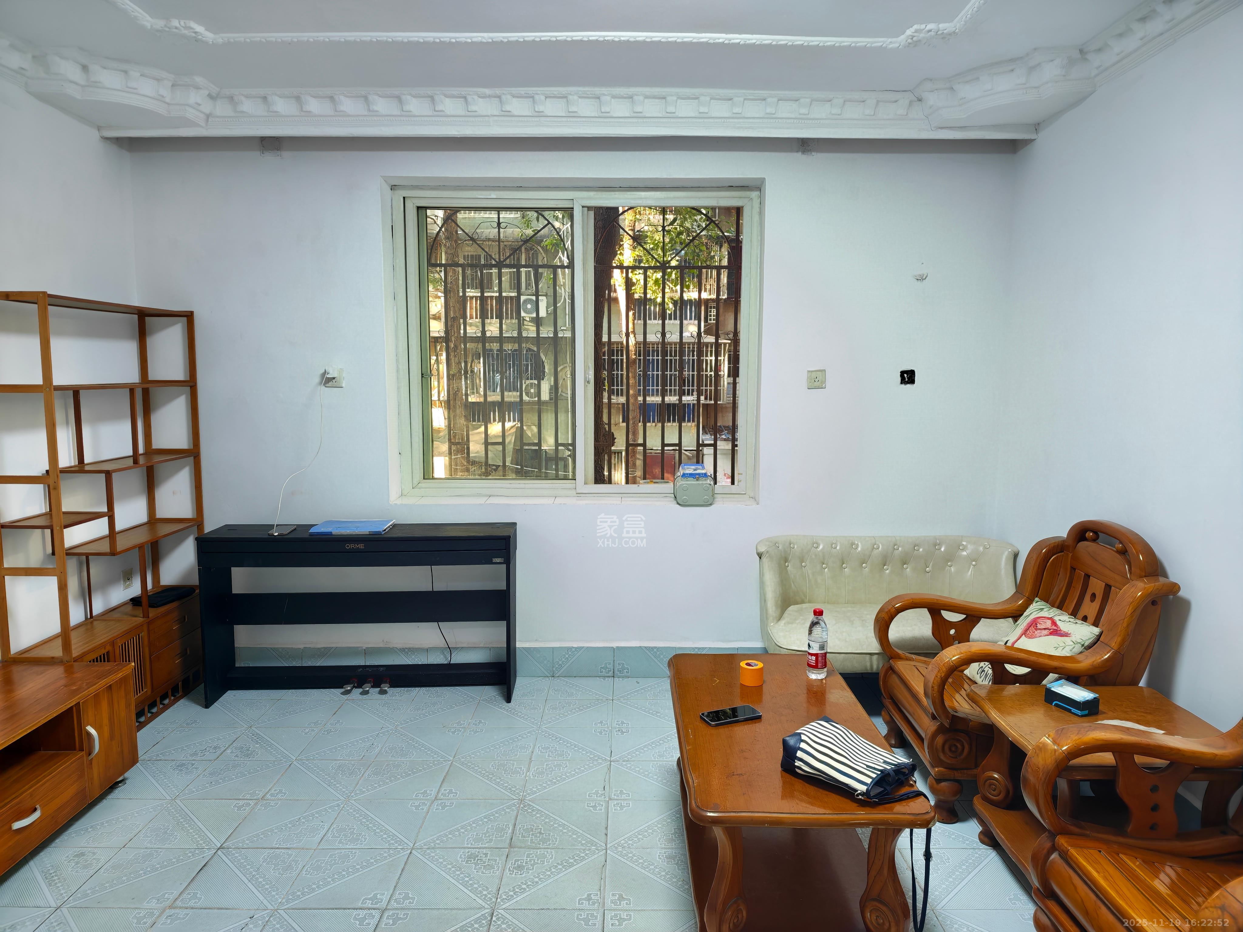 英才园三片  3室2厅1卫    2000.0元/月室内图1