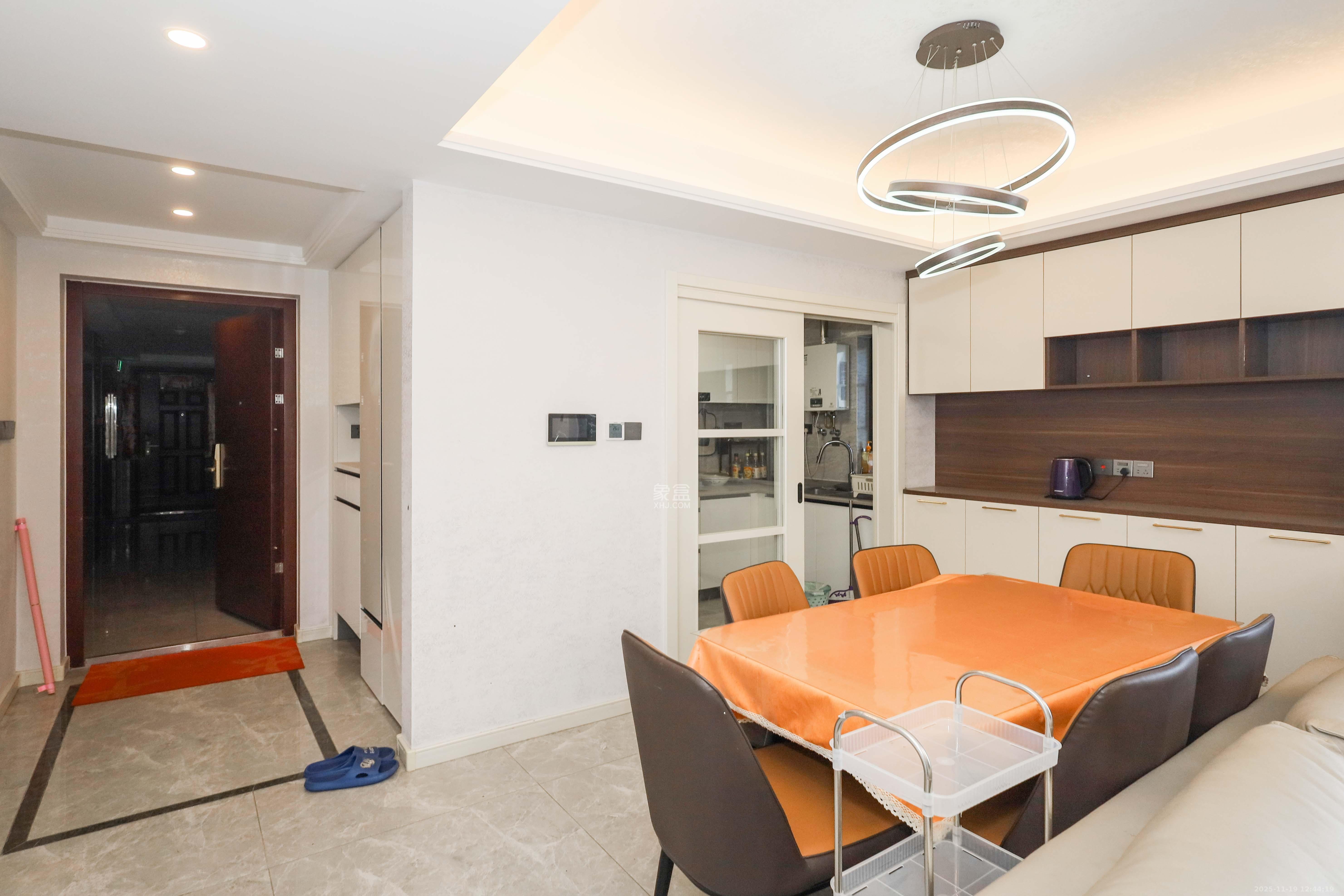 万科金色梦想B区  3室2厅2卫    145.0万客厅