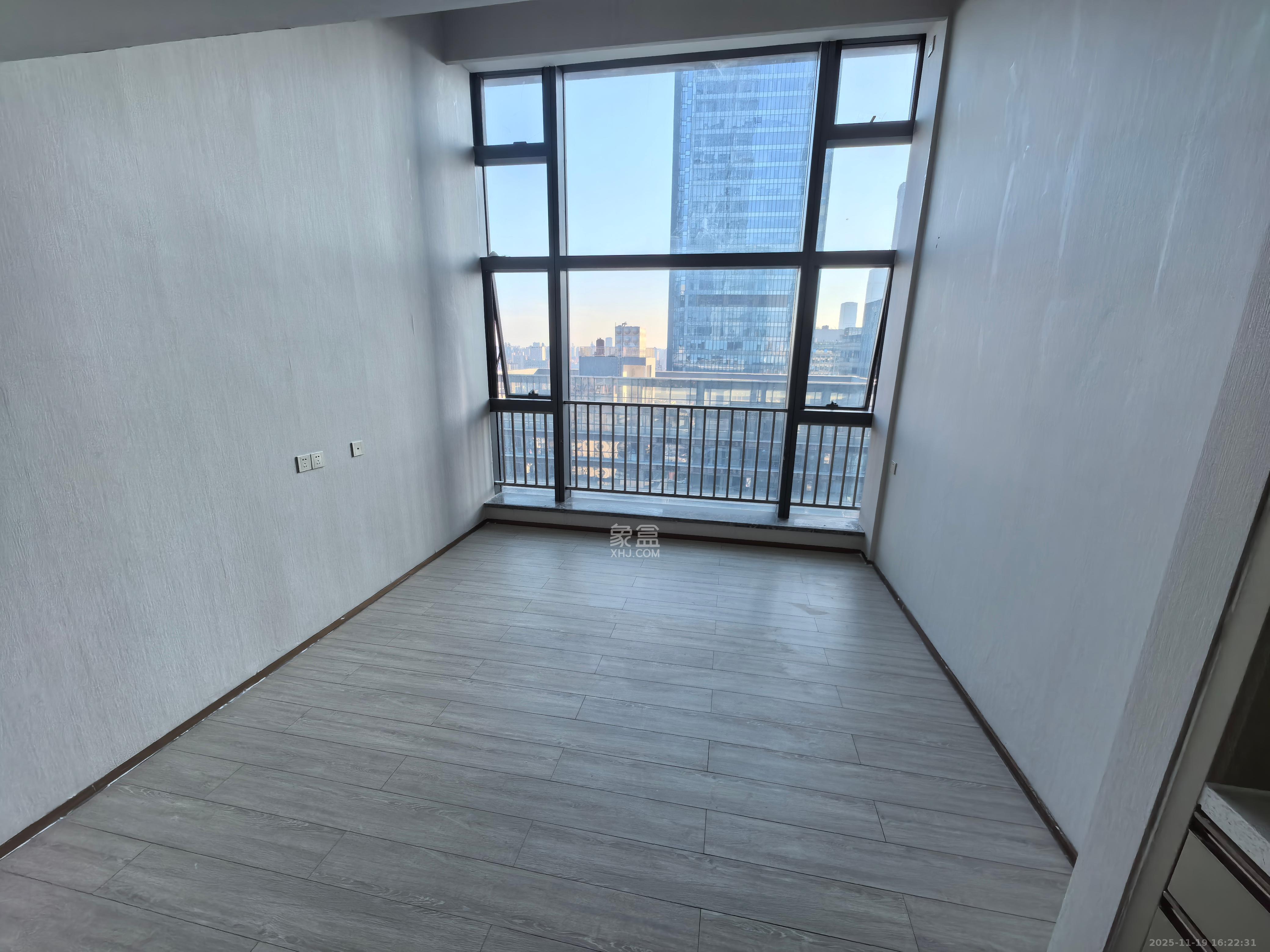 华远华时代  4室2厅2卫    4200.0元/月