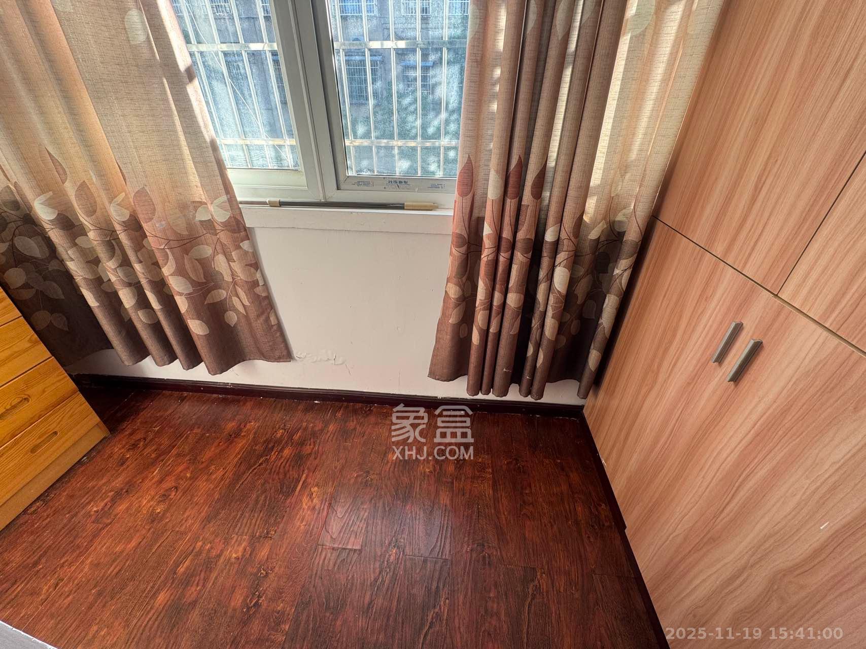 二机小区  1室1厅1卫    1200.0元/月室内图