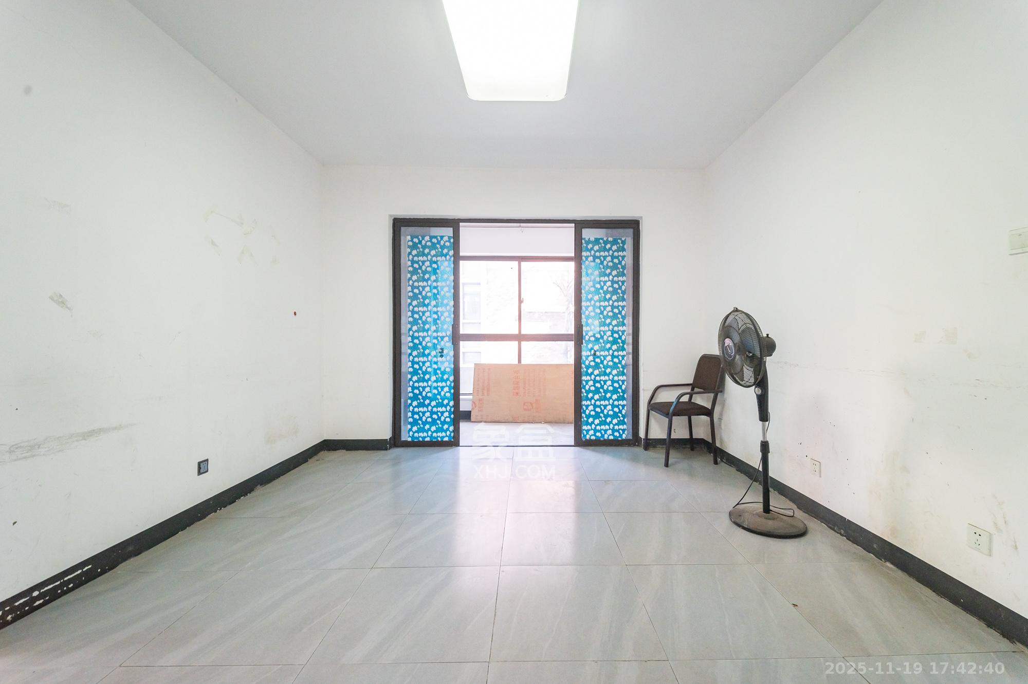 星湖湾一期高层  4室2厅2卫    88.0万