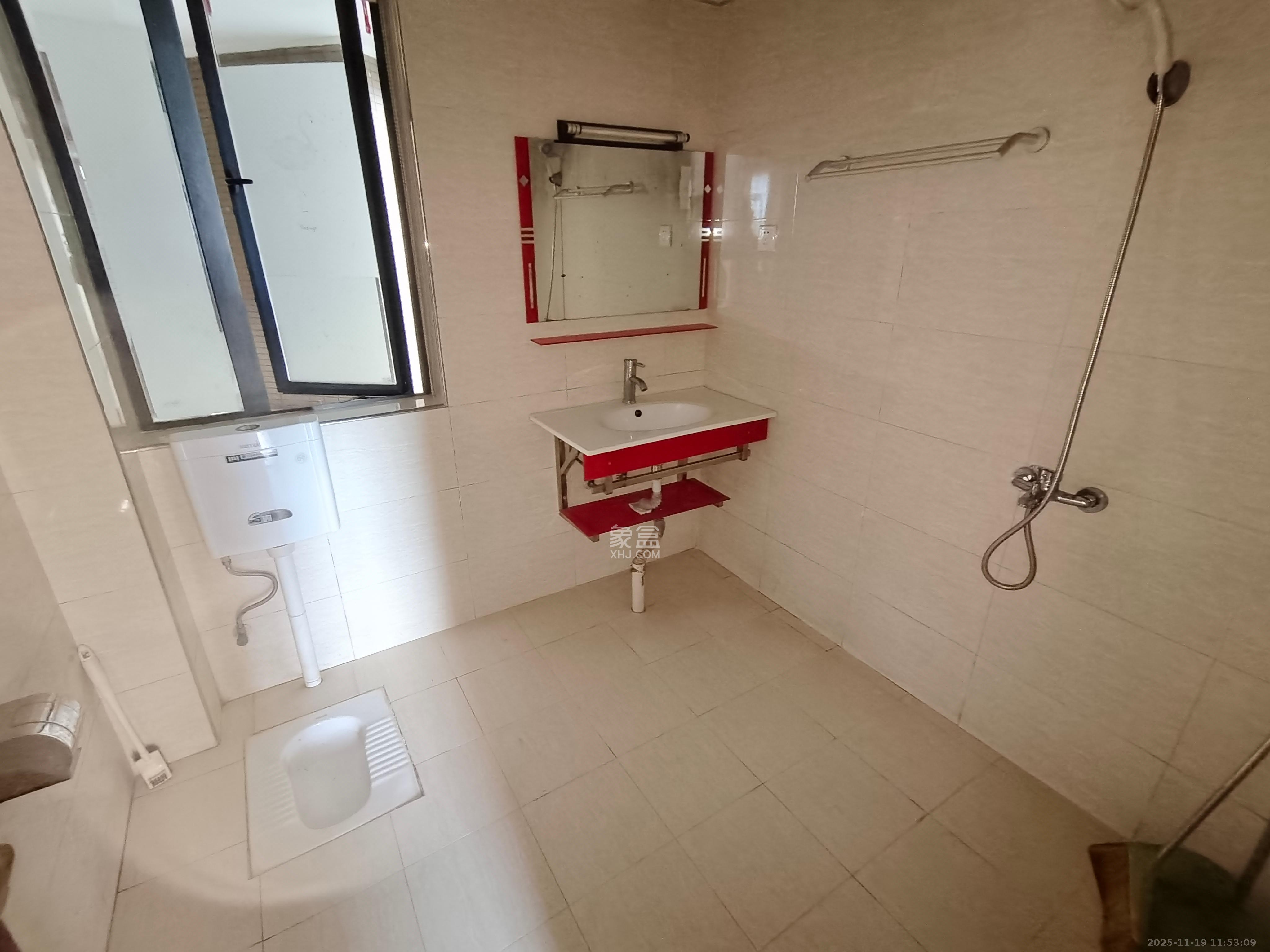 藏珑湖上国际花园  3室2厅2卫    2600.0元/月室内图