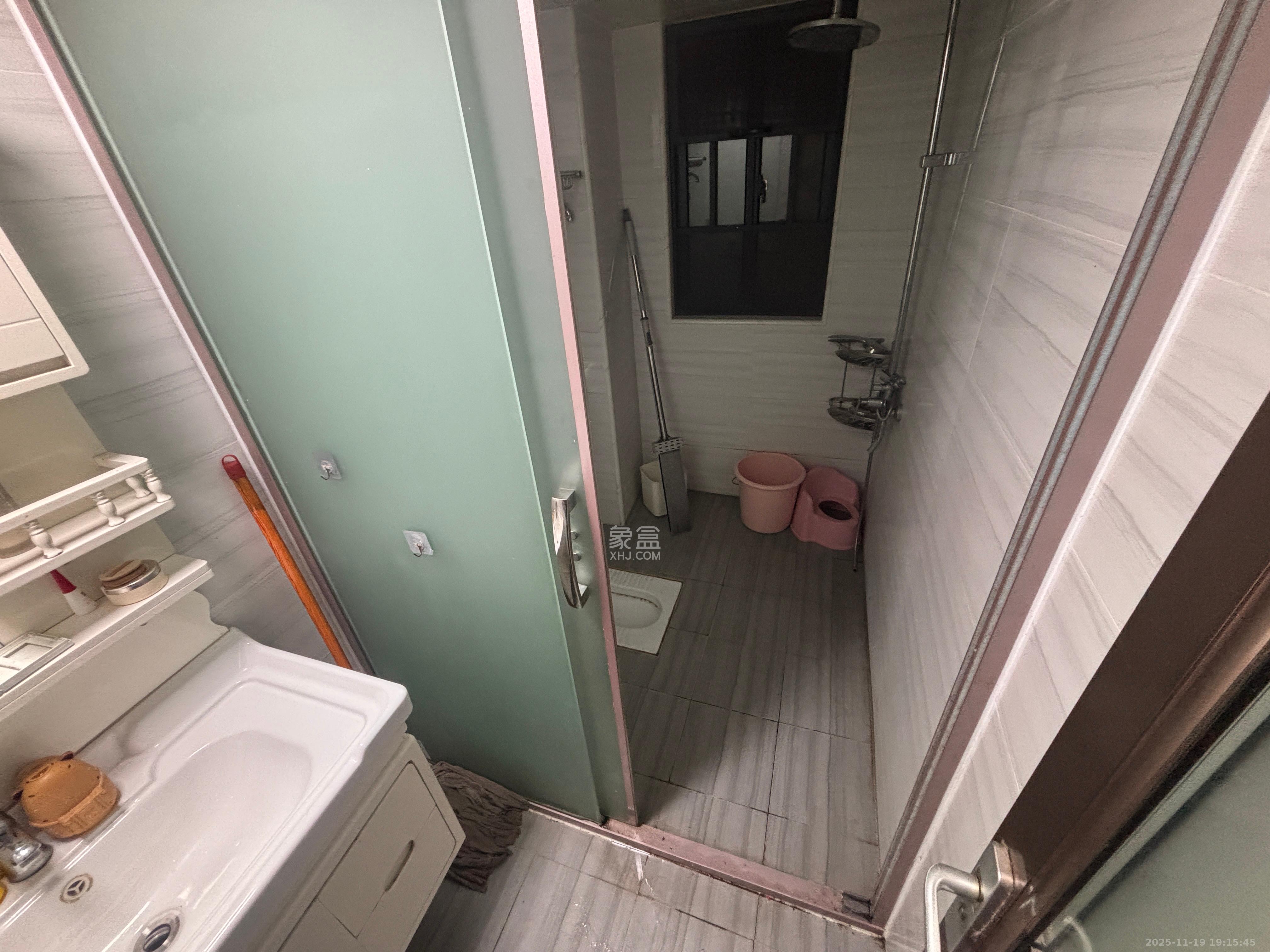 桥头家苑一期  3室2厅2卫    1600.0元/月室内图