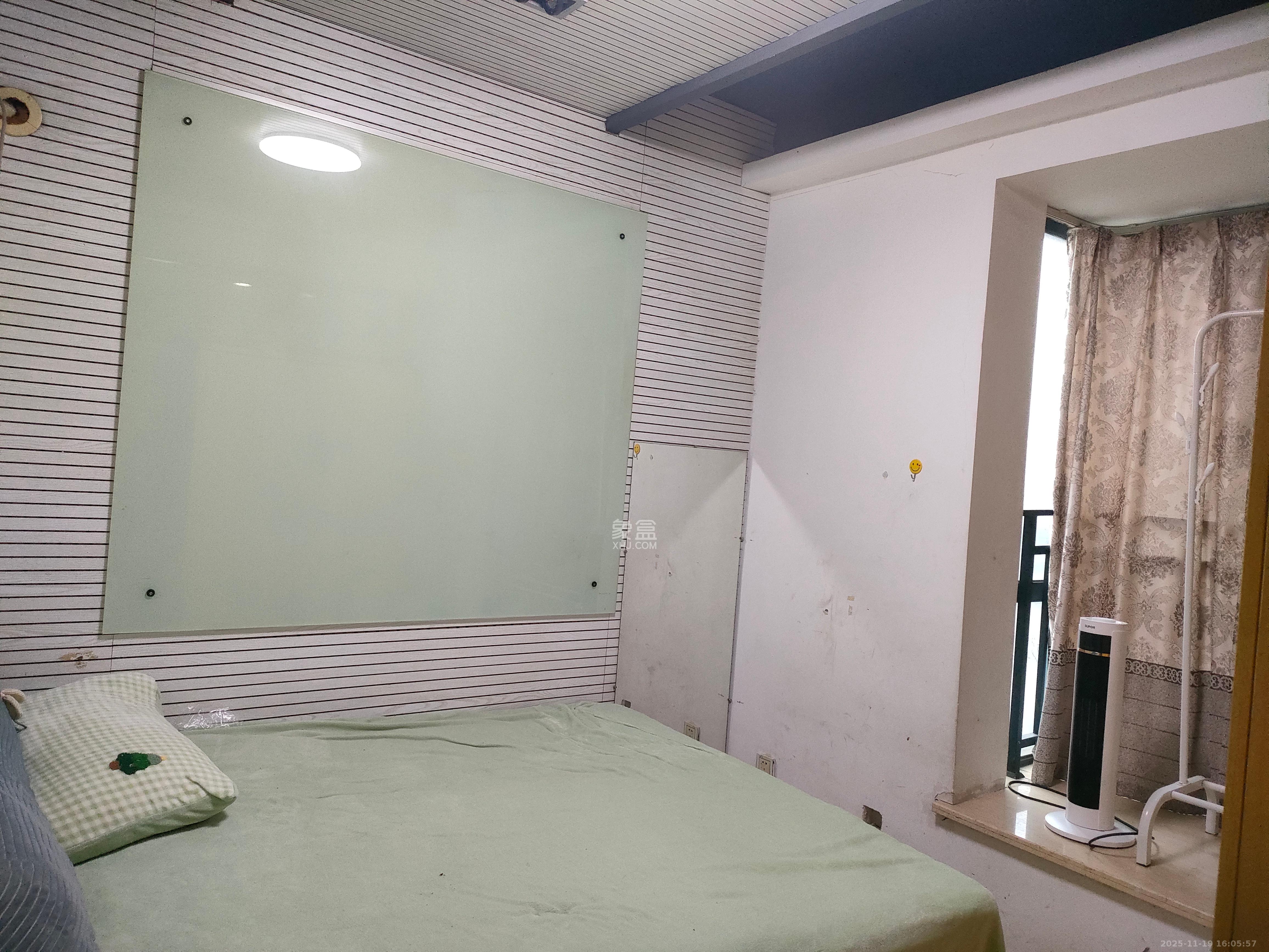 湘府9号  1室2厅1卫    1000.0元/月室内图