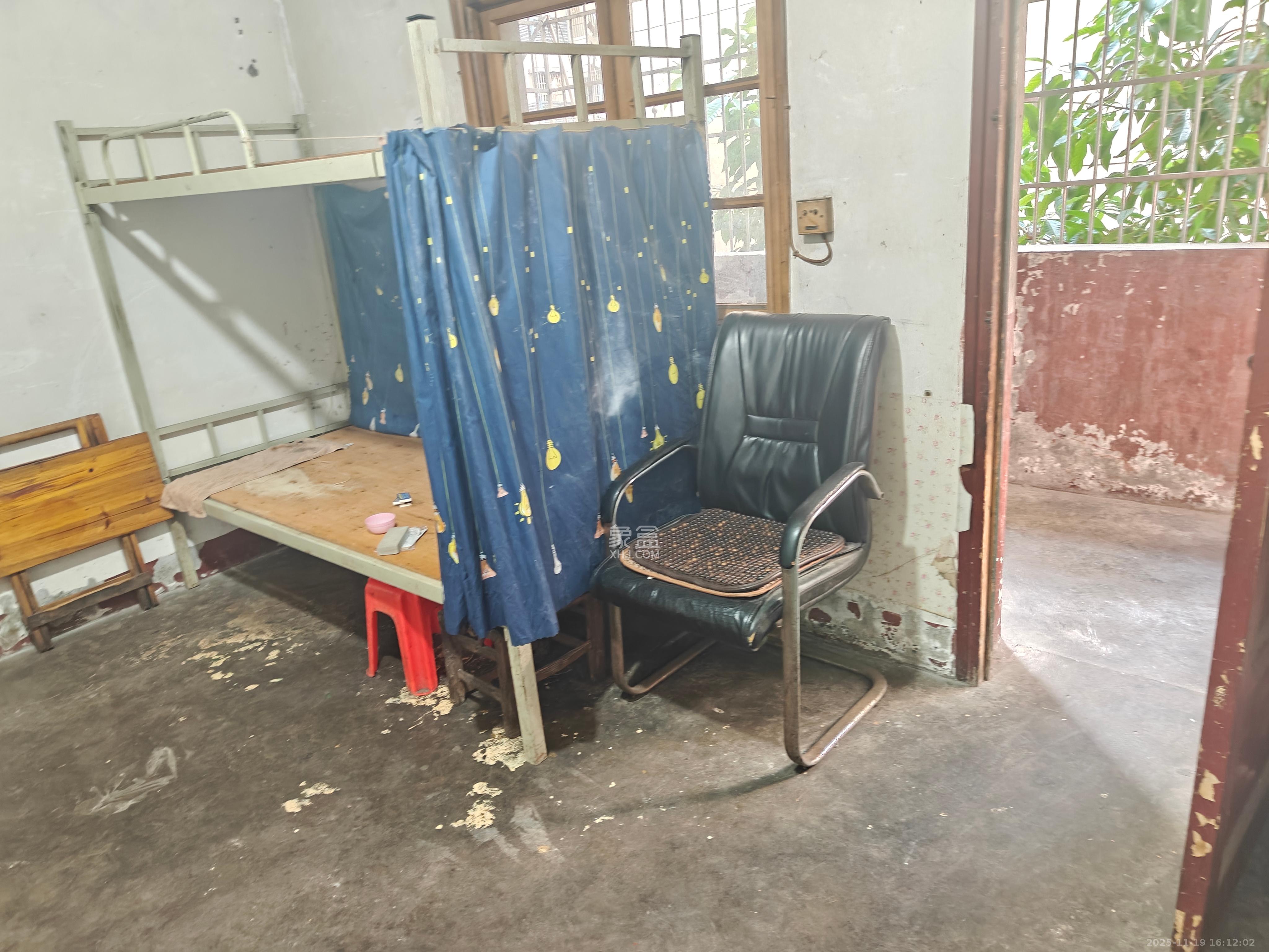 向家湾社区(含富湘公寓) 1室0厅0卫 1100.0元/月 向家湾社区(含富湘公寓) 1室0厅0卫 1100.0元/月室内图