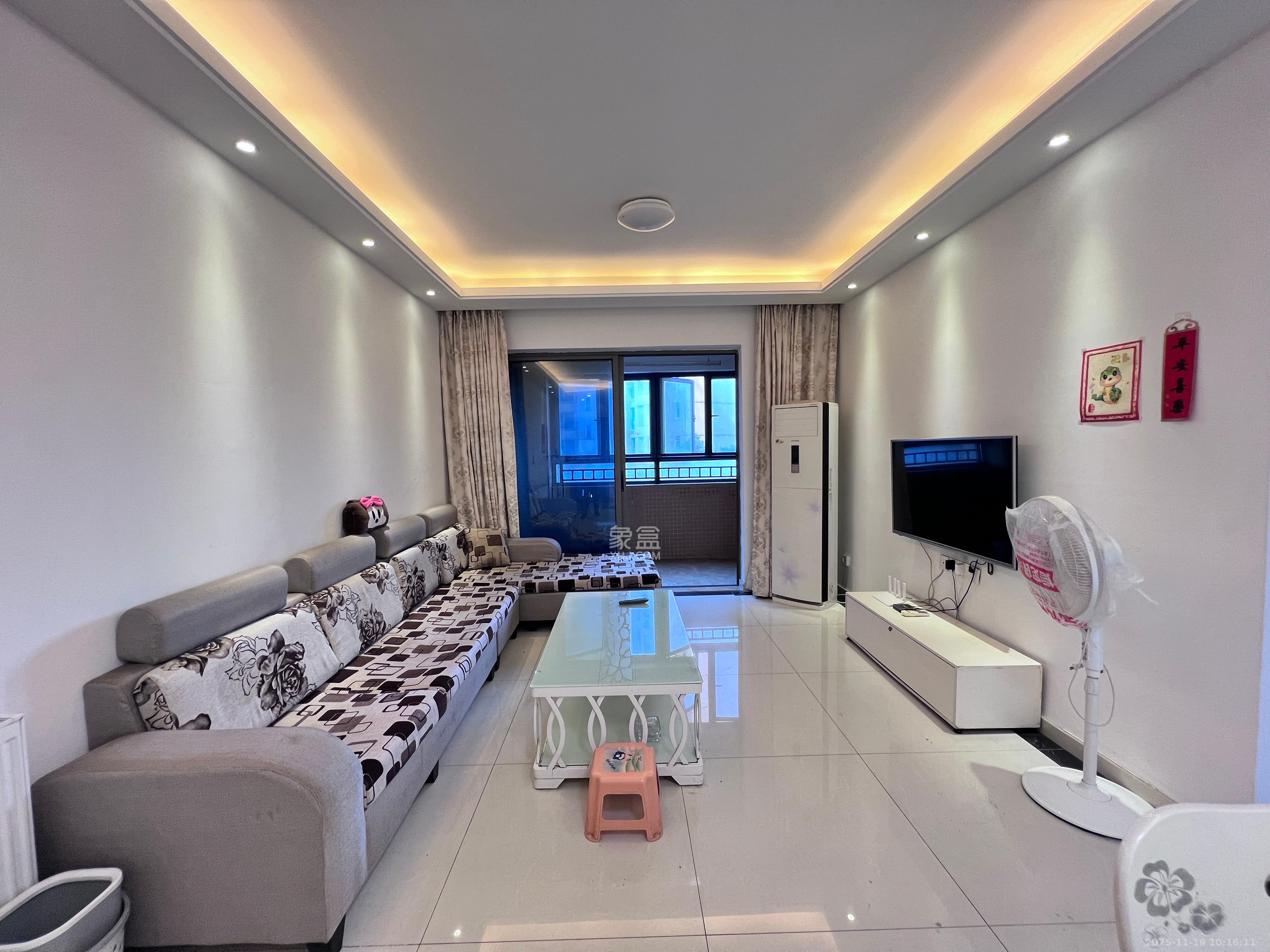 珠江郦城探香里  3室2厅1卫    2200.0元/月室内图1