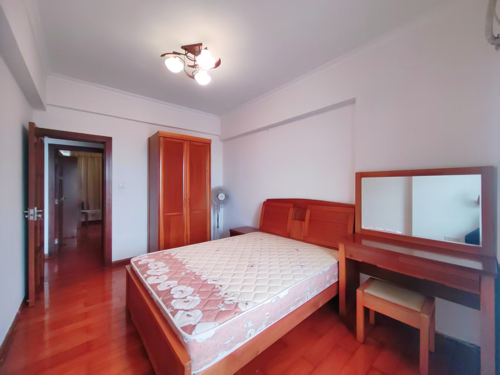 利亨花园  4室2厅2卫    4000.0元/月室内图