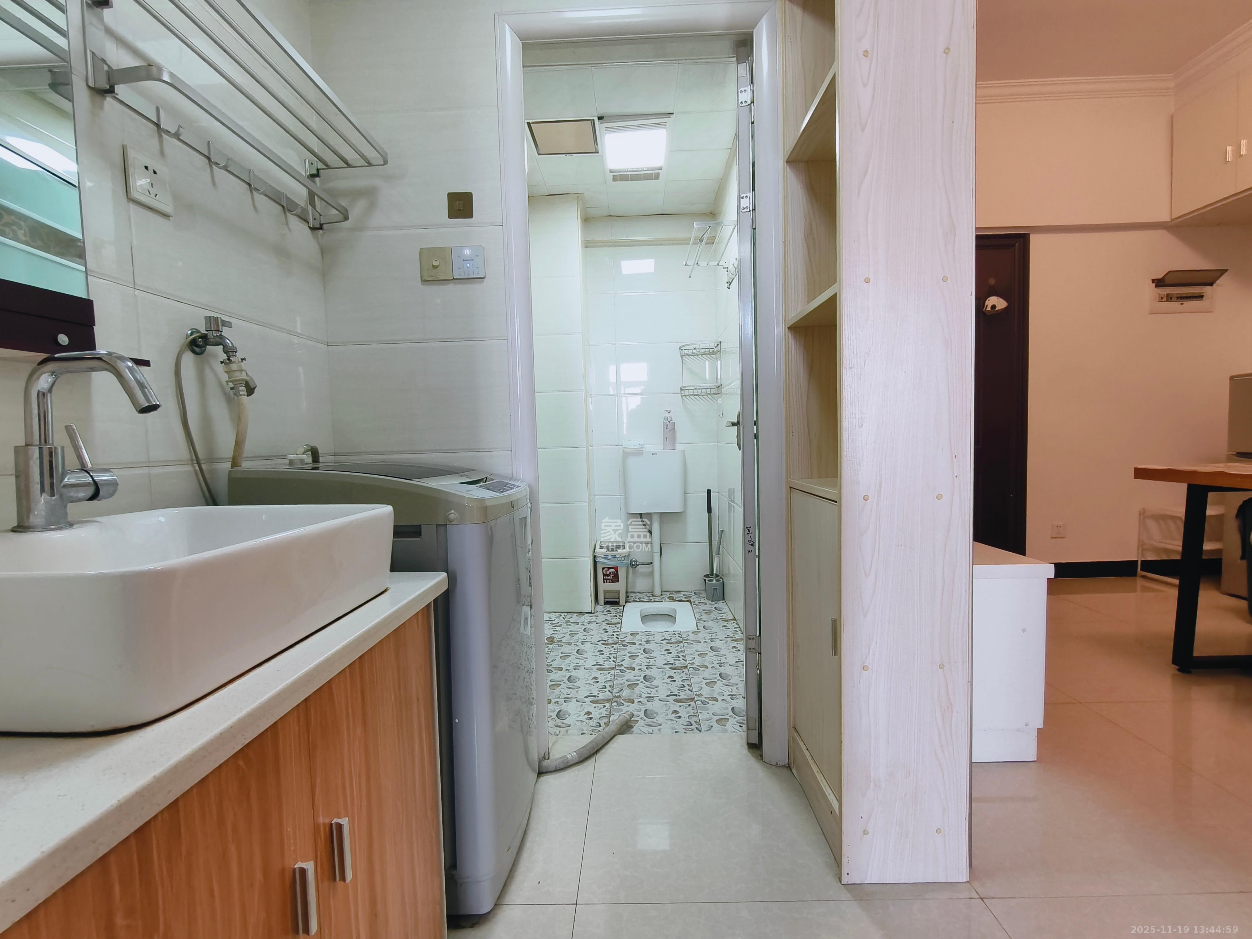 爵士湘  1室1厅1卫    1200.0元/月室内图