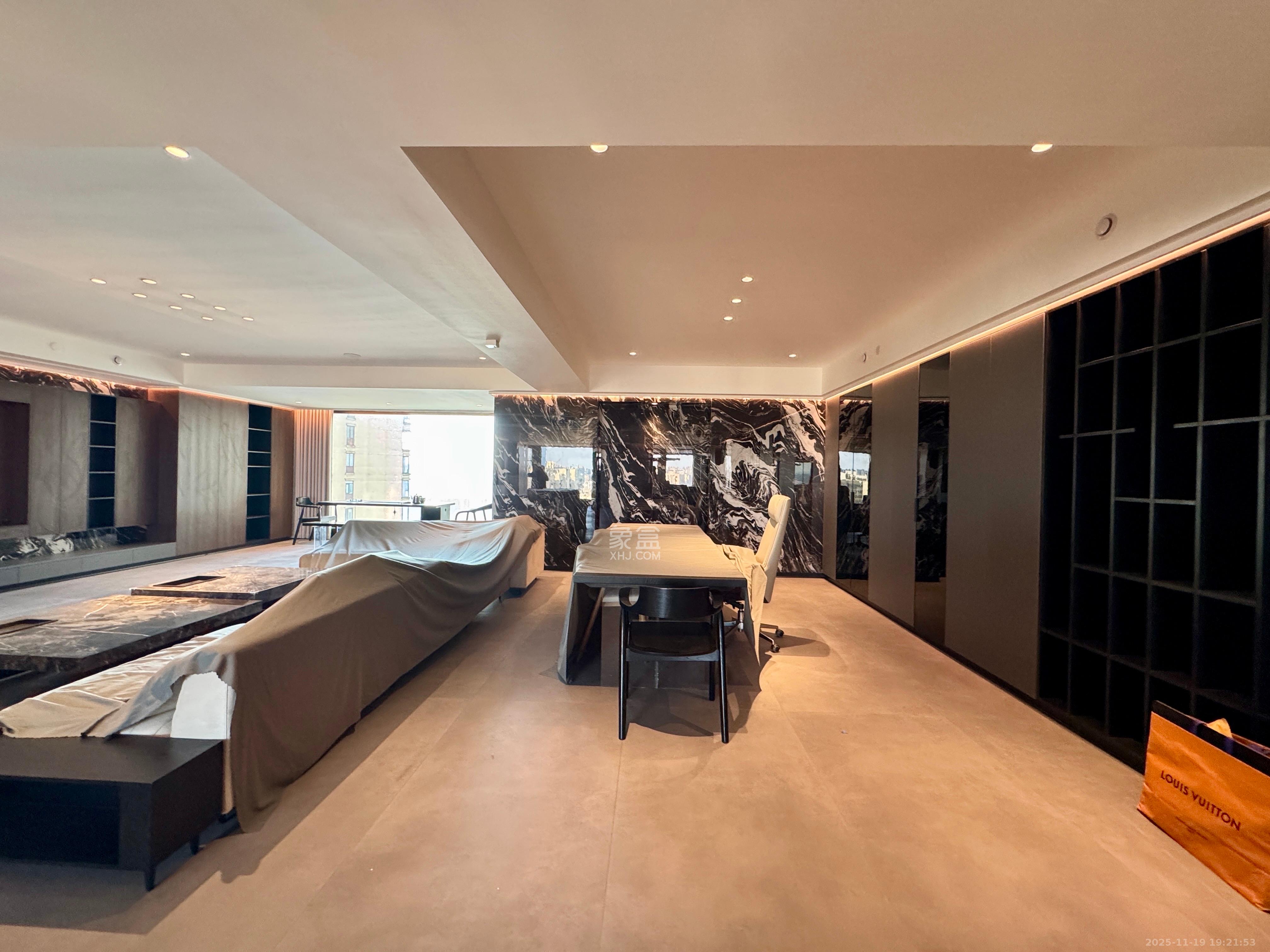 中建江山壹号 4室2厅3卫 32000.0元/月 中建江山壹号 4室2厅3卫 32000.0元/月室内图