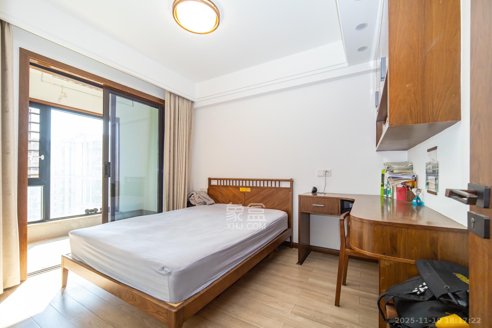 星湖湾二期高层 4室2厅2卫 136.0万 星湖湾二期高层 4室2厅2卫 136.0万卧室