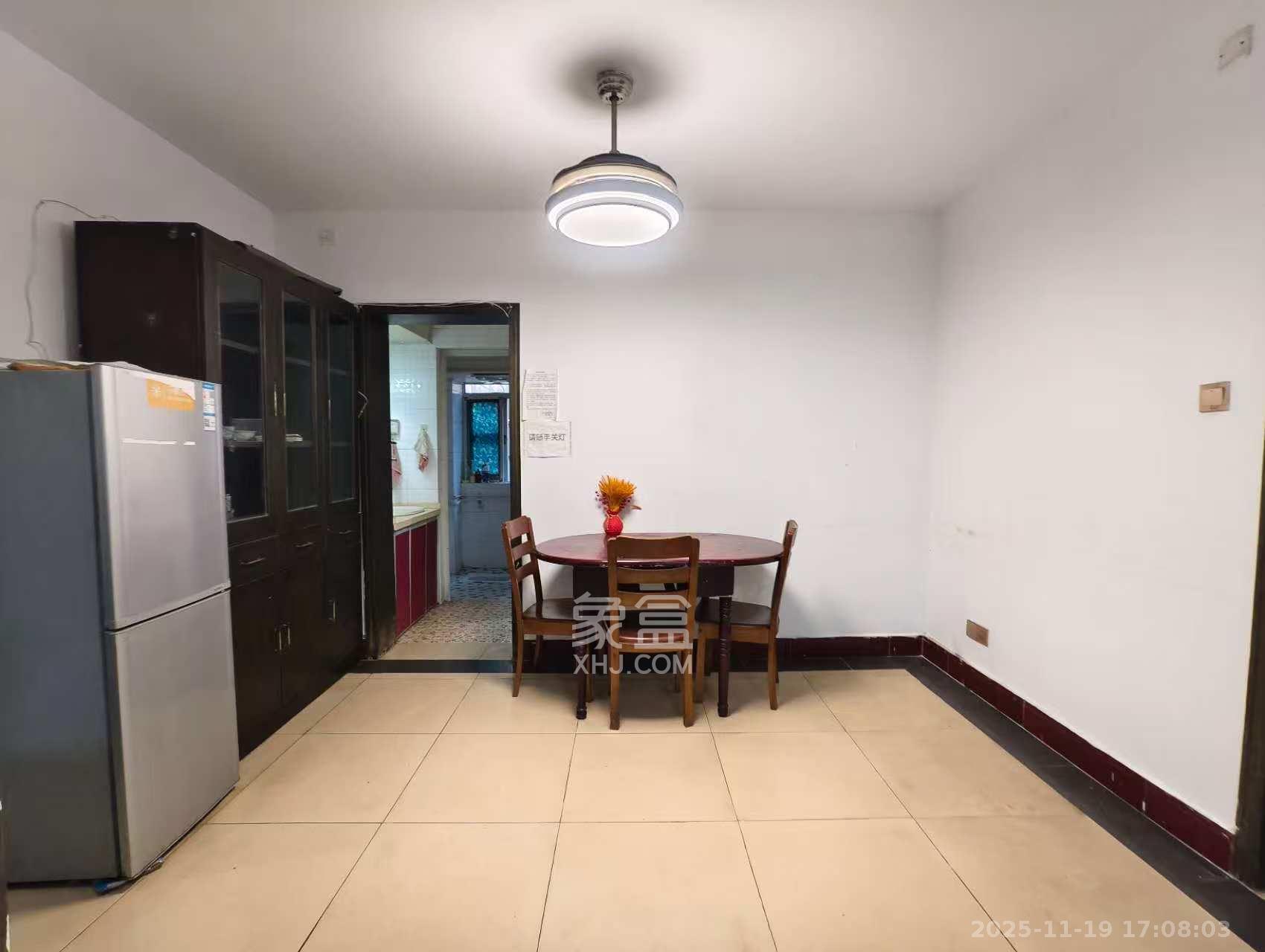 新世纪家园  3室2厅2卫    2400.0元/月室内图