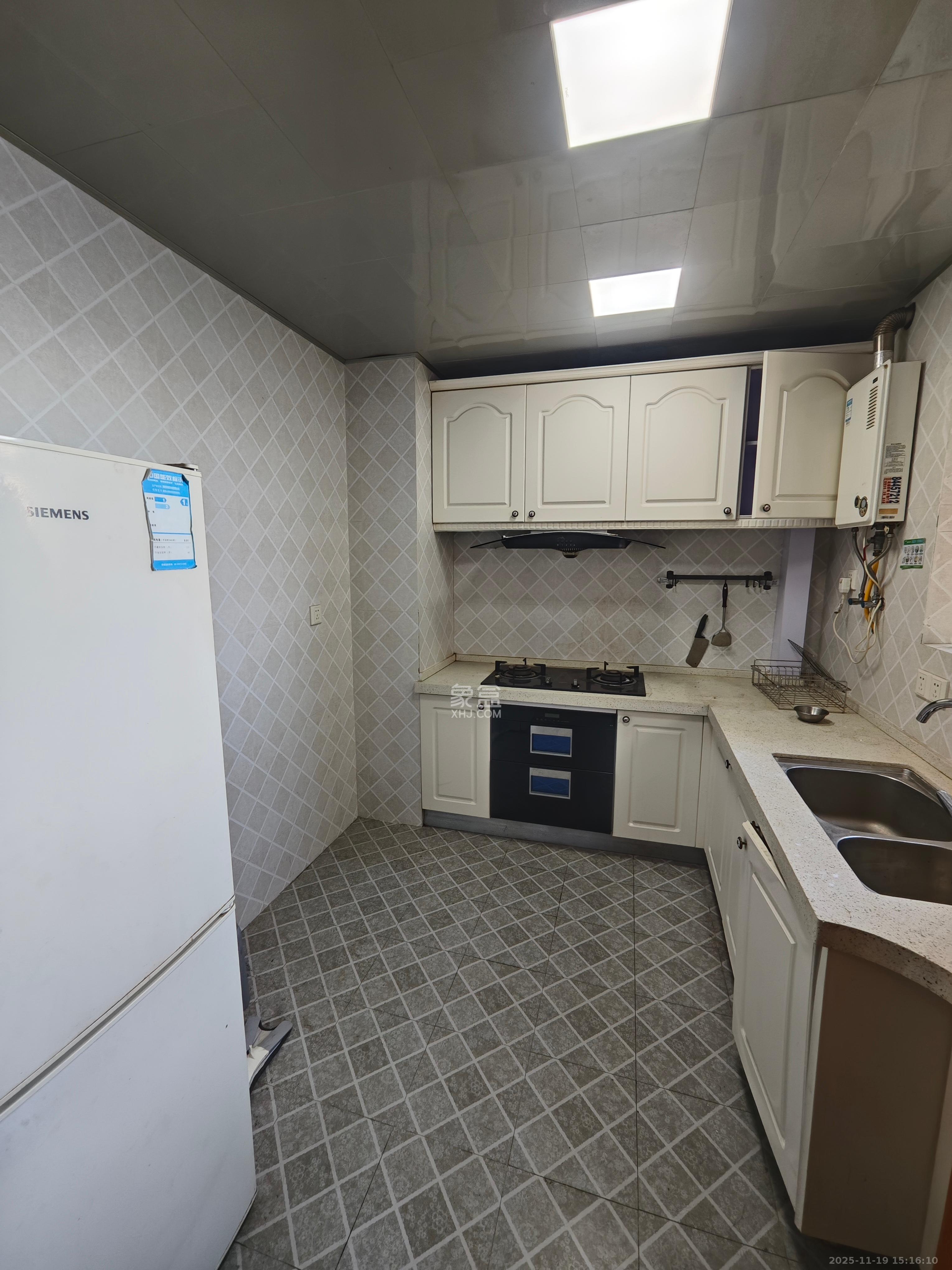 五一大道202(中环壹世界) 3室2厅2卫 5000.0元/月 五一大道202(中环壹世界) 3室2厅2卫 5000.0元/月室内图