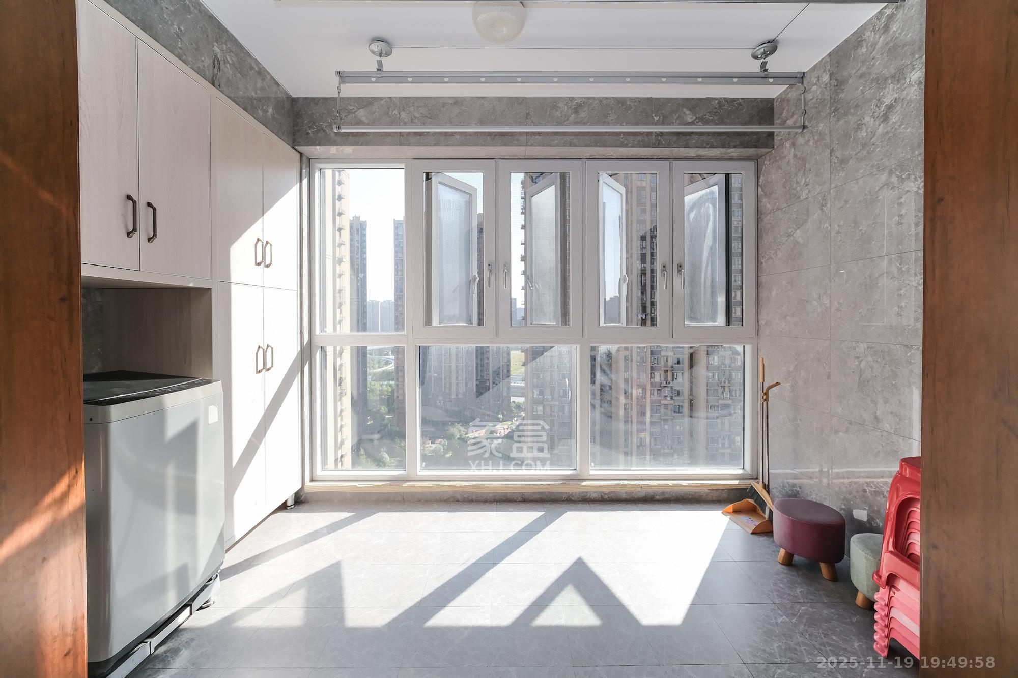 荣盛花语城 3室2厅1卫 100.0万 荣盛花语城 3室2厅1卫 100.0万阳台